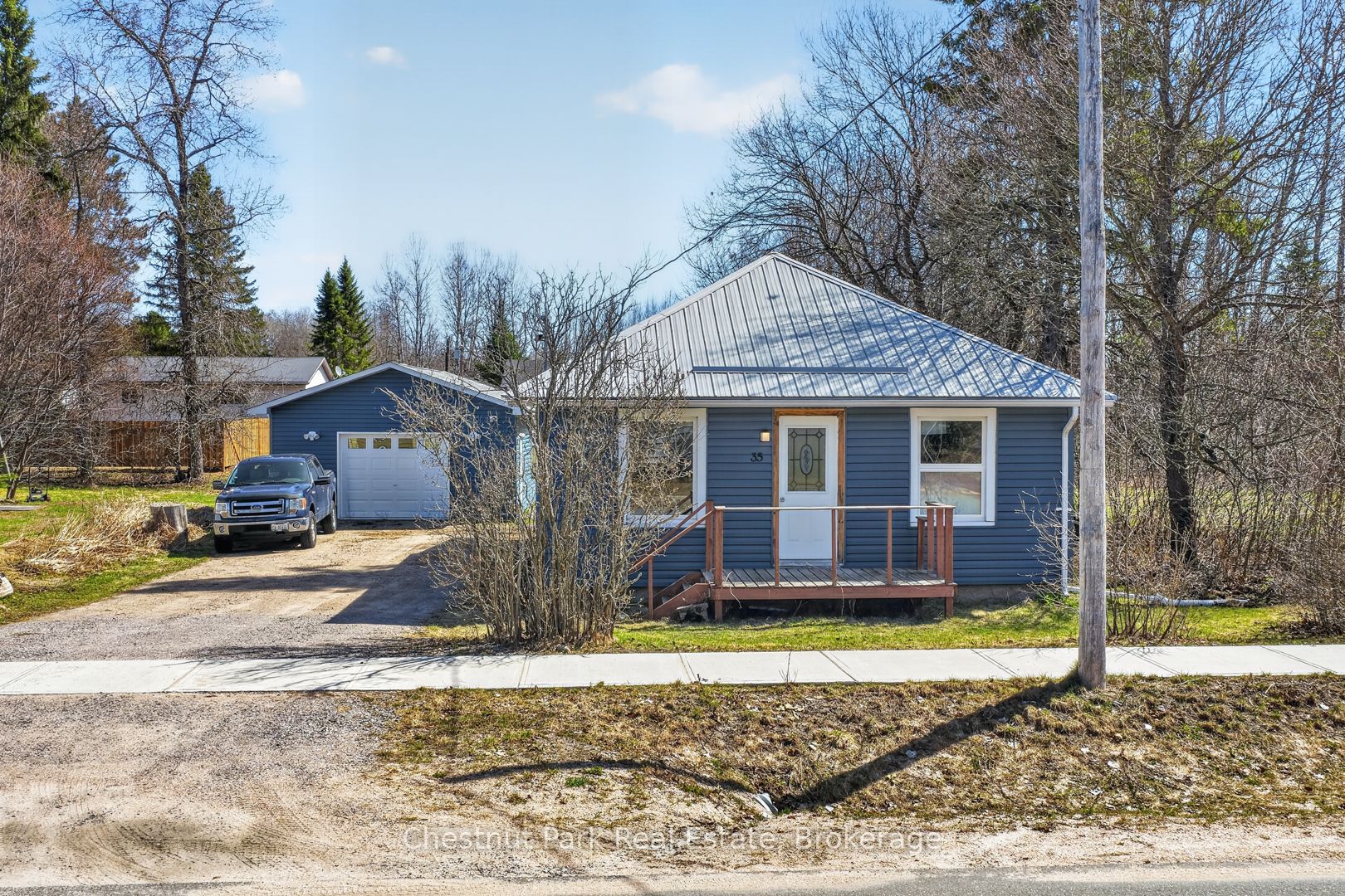 35 Broadway Street, South River, ON P0A 1X0