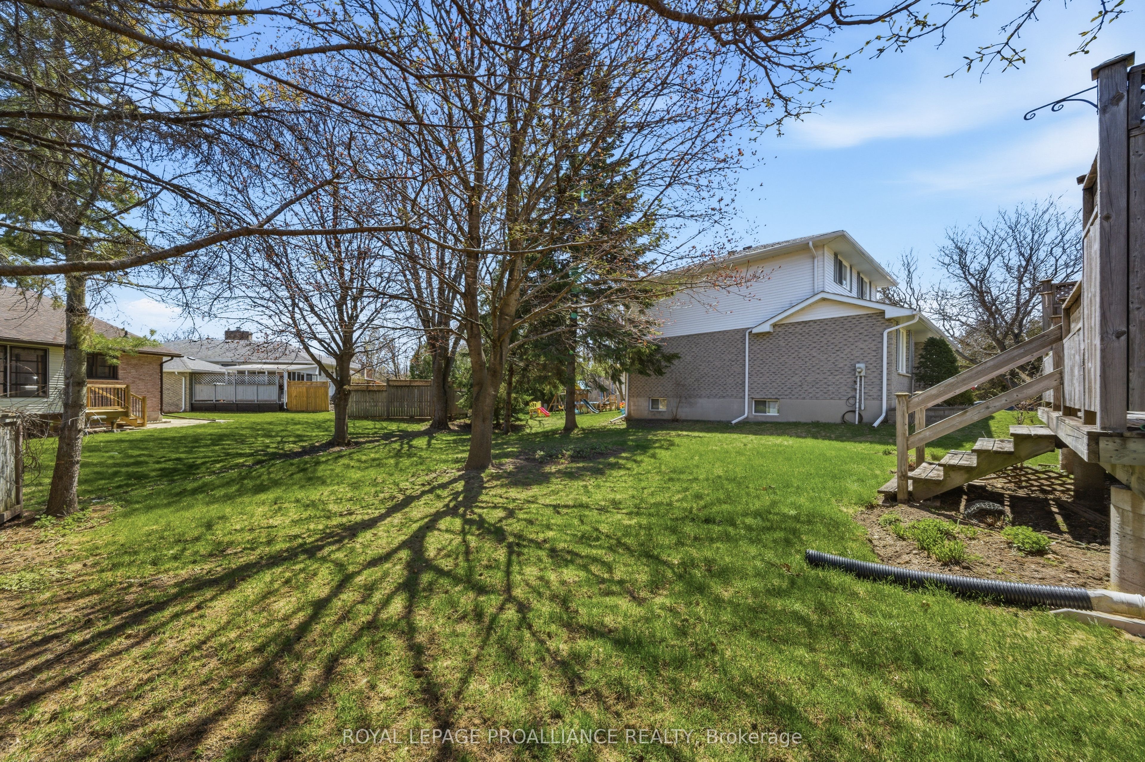 125 Tracey Park Drive, Belleville, ON K8P 5C7 photo 4