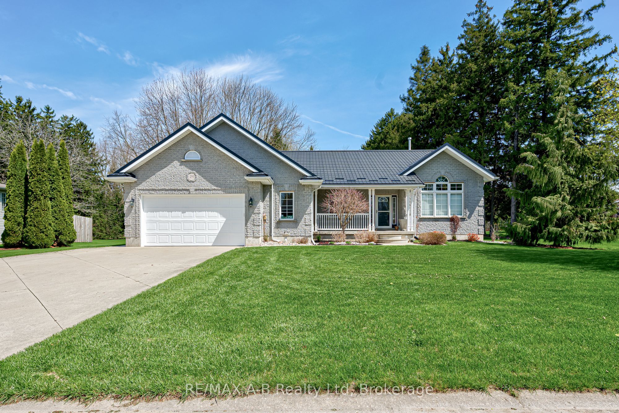 256 Boyce Street, Perth South, ON N0K 1X0