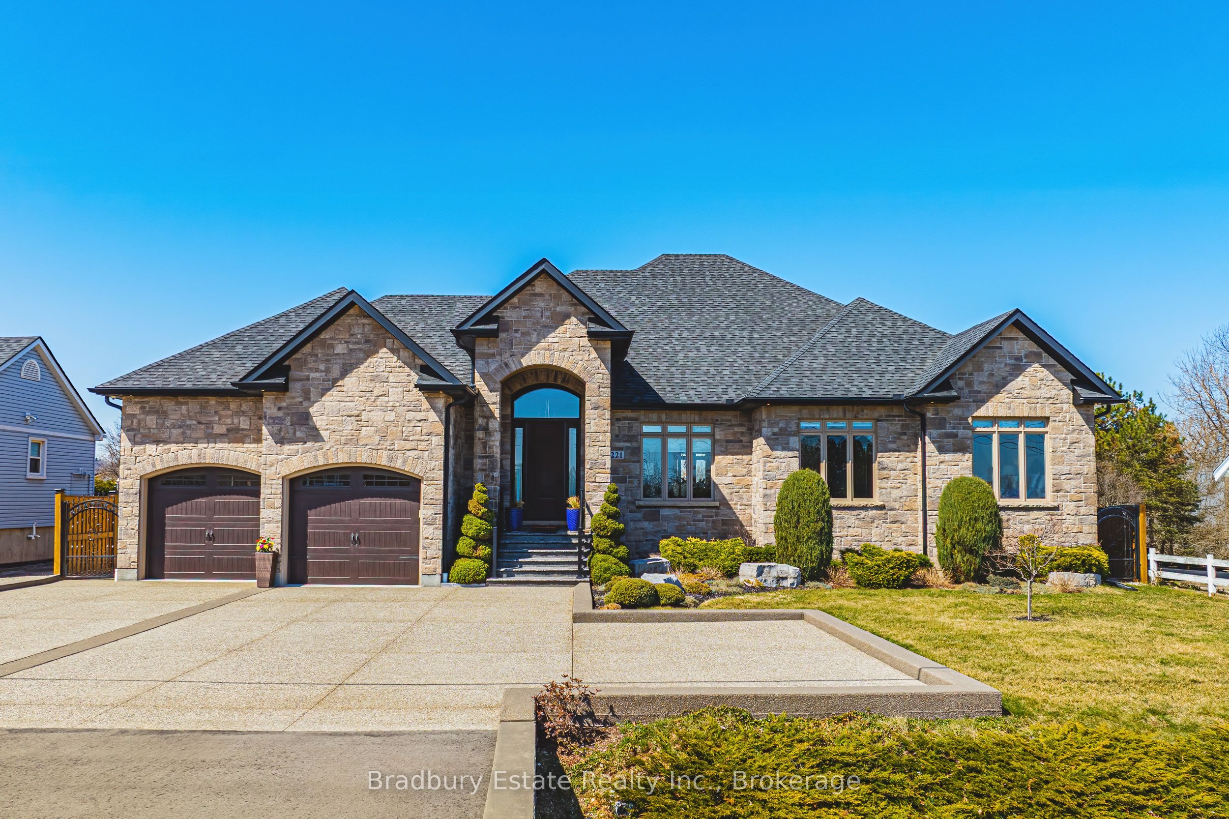 221 Glover Road, Hamilton, ON L8E 5H6 photo 2
