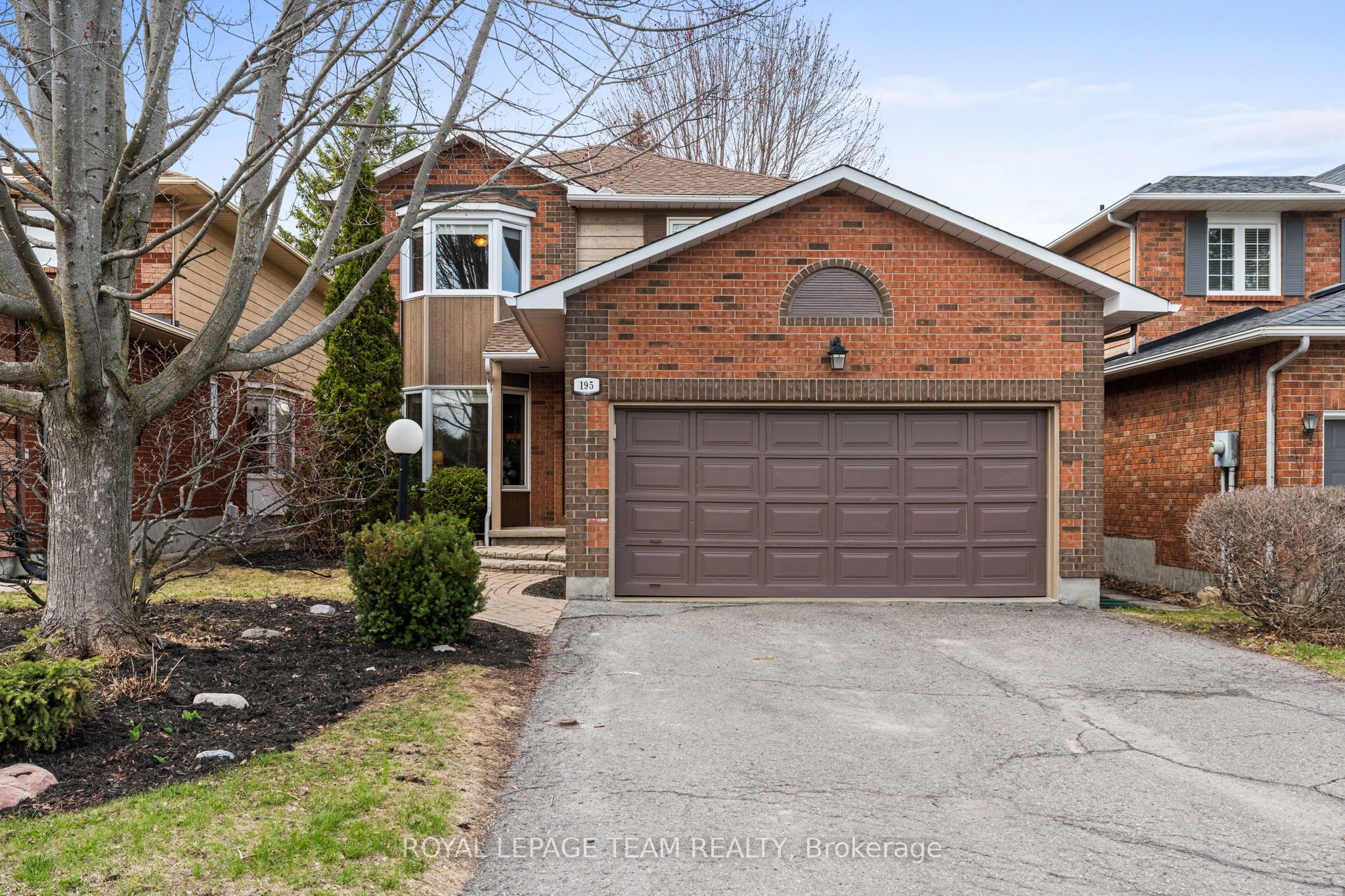 195 Walden Drive, Kanata, ON K2K 2K7 photo 2