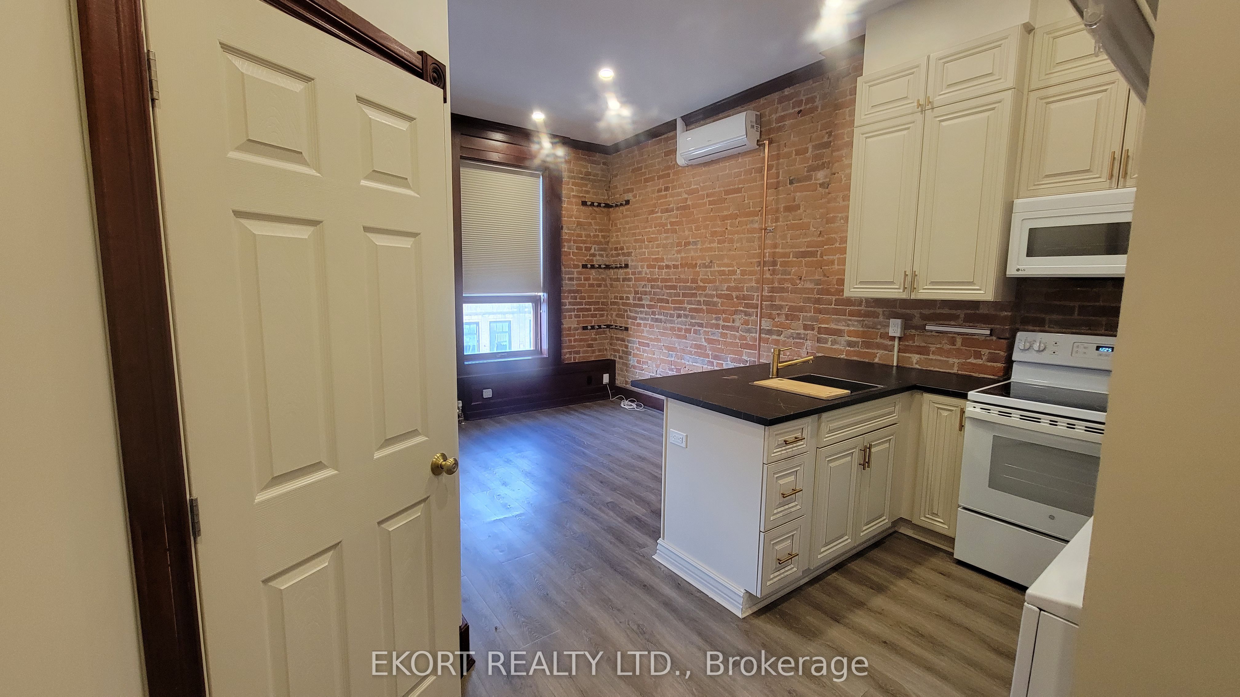 251 Front Street 5, Belleville, ON K8N 2Z6 photo 2