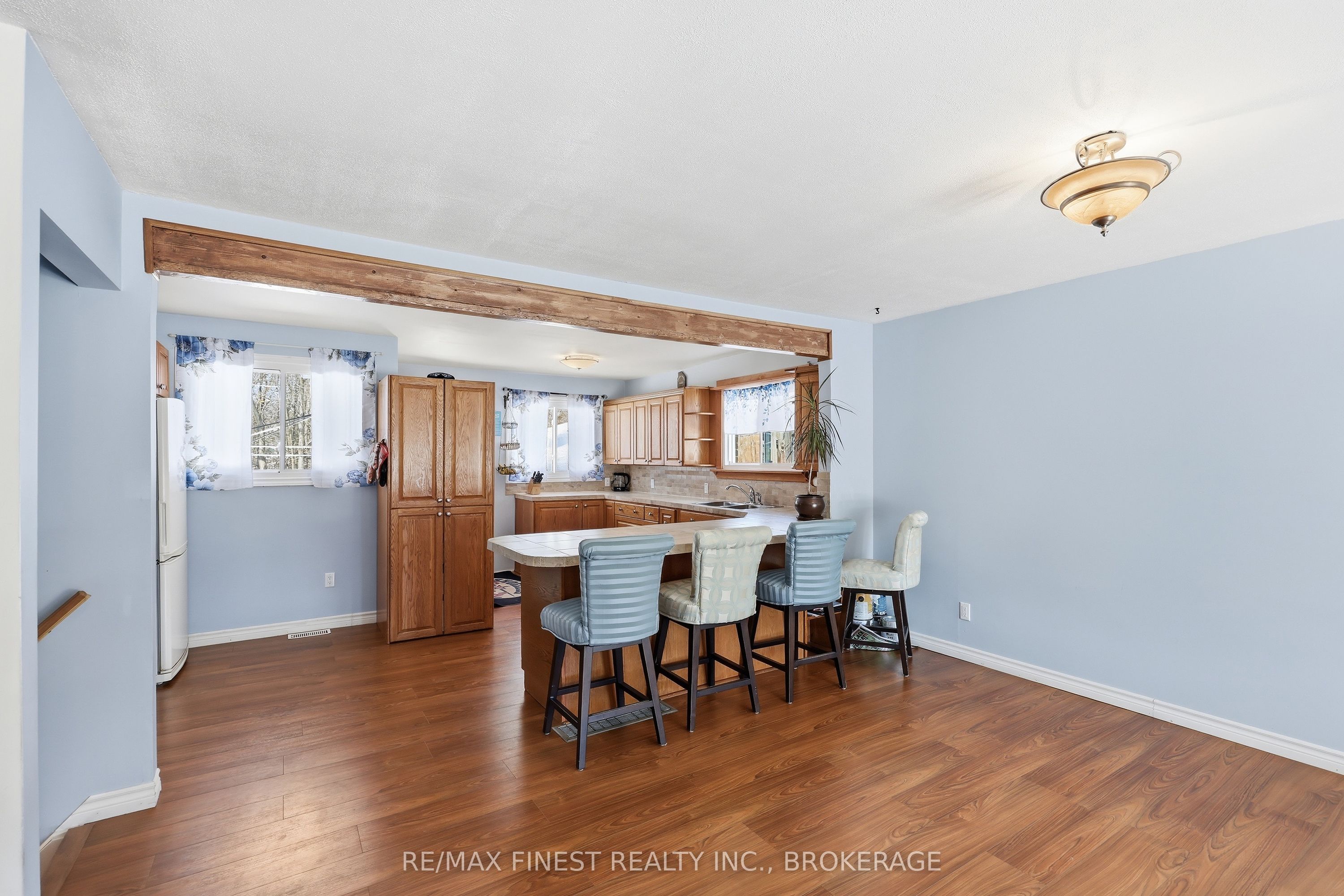 676 Laurier Boulevard, Brockville, ON K6V 5X8 photo 2