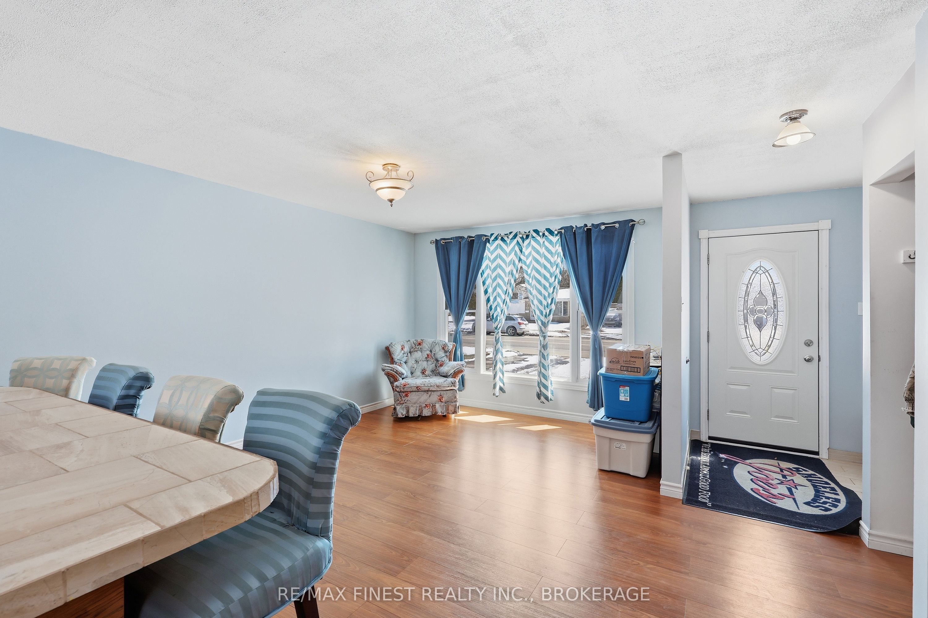 676 Laurier Boulevard, Brockville, ON K6V 5X8 photo 3