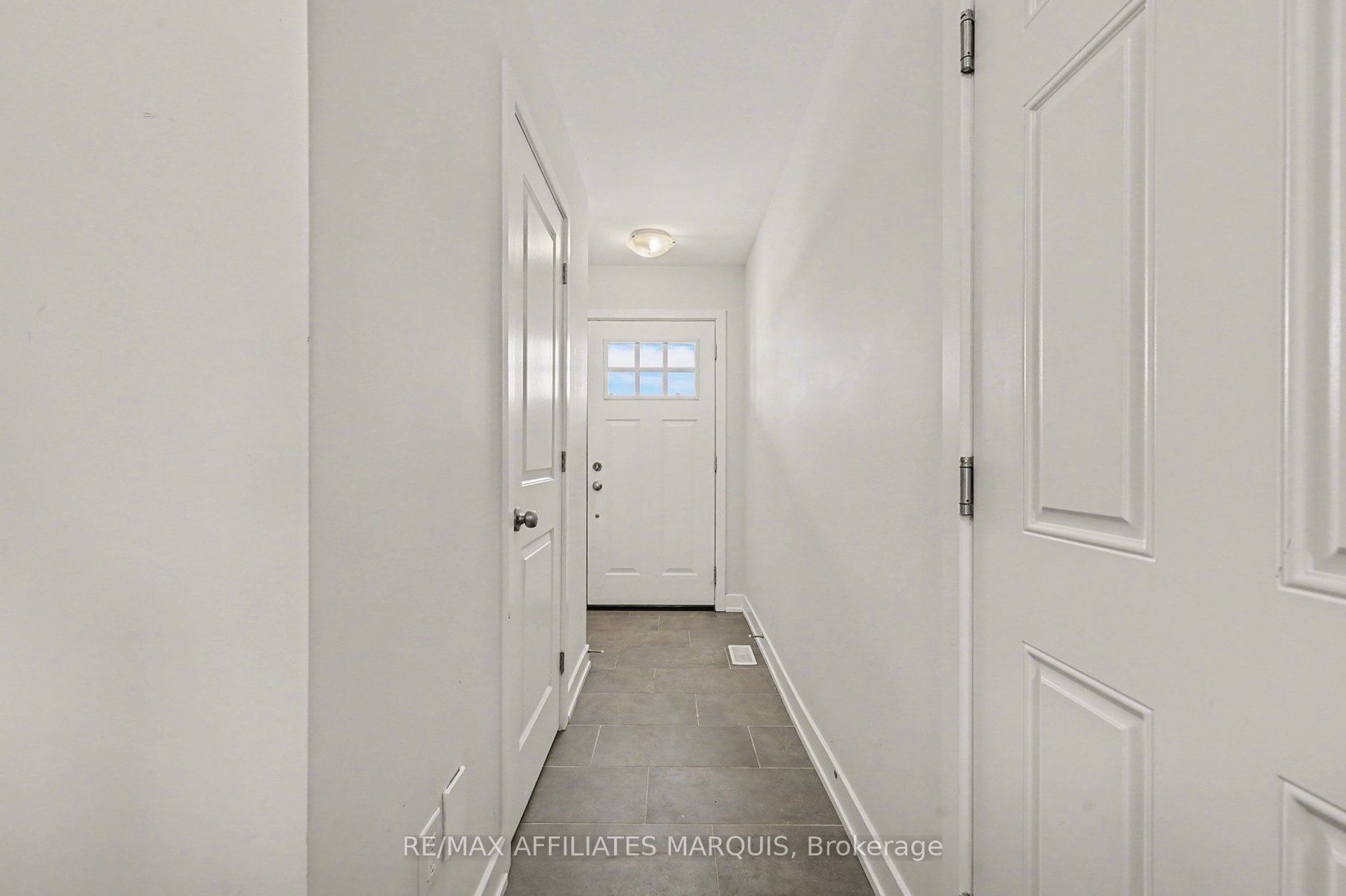 97 Whitcomb Crescent, Smiths Falls, ON K7A 2B4 photo 3