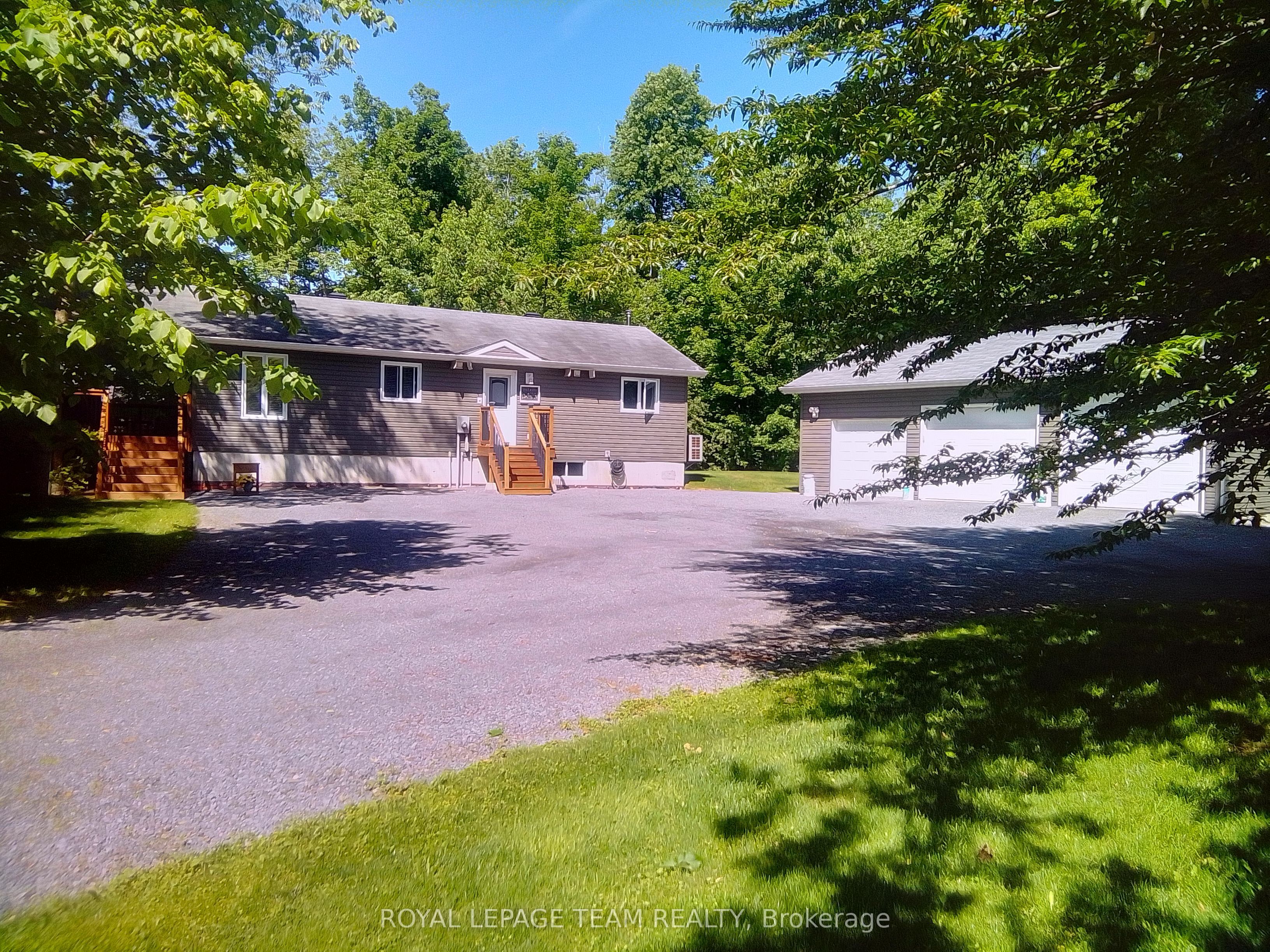 15065 Concession 3-4 Road, North Stormont, ON K0C 1K0