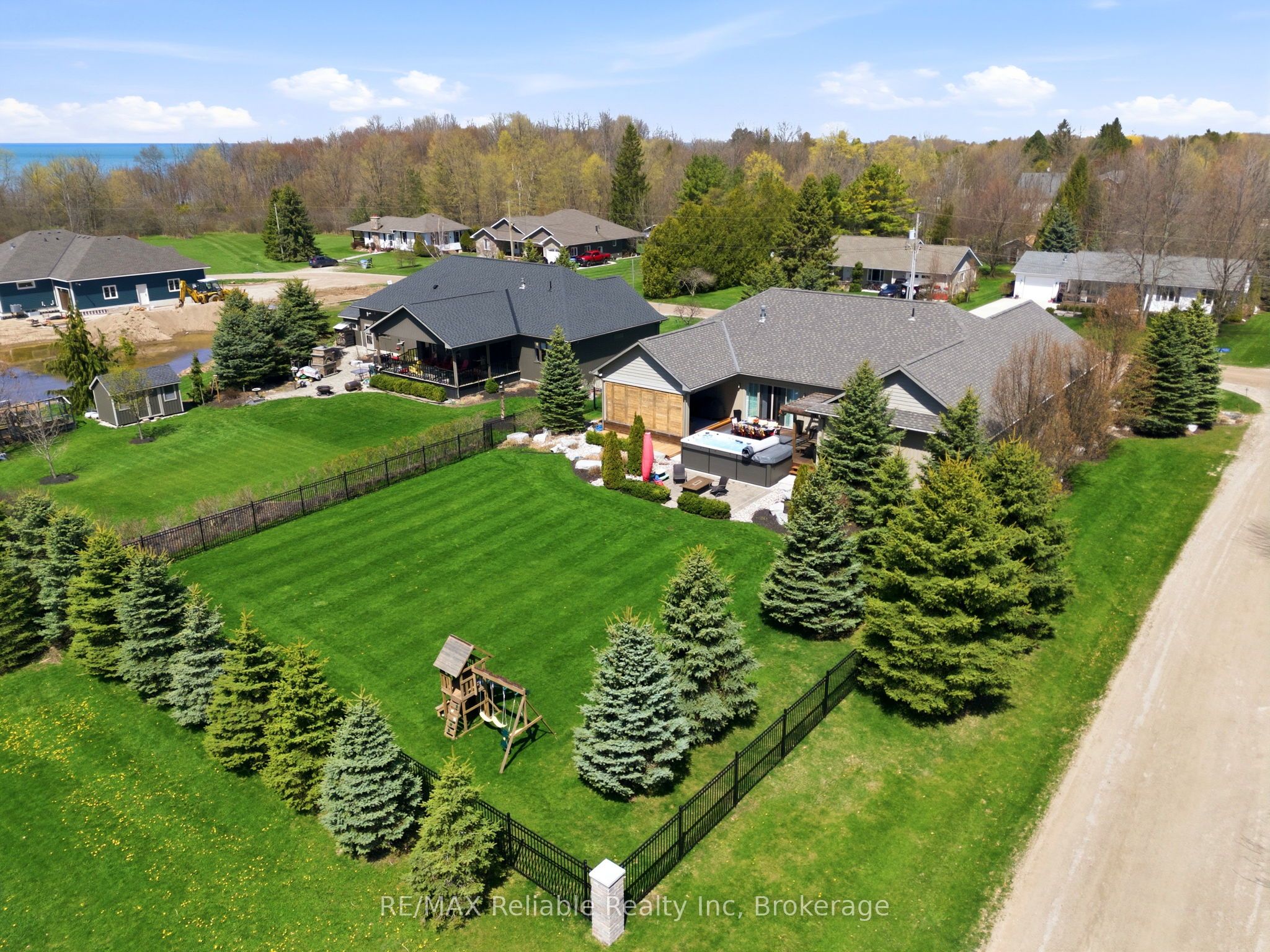 74764 Elm Crescent, Bluewater, ON N0M 1G0 photo 3