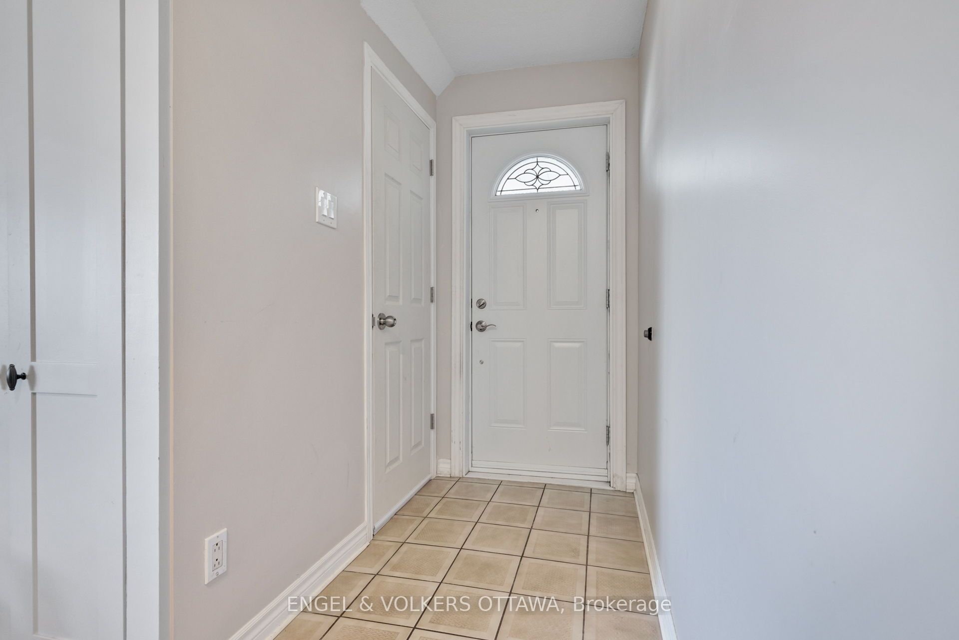 1311 S Avenue, Alta Vista and Area, ON K1G 0C4 photo 4