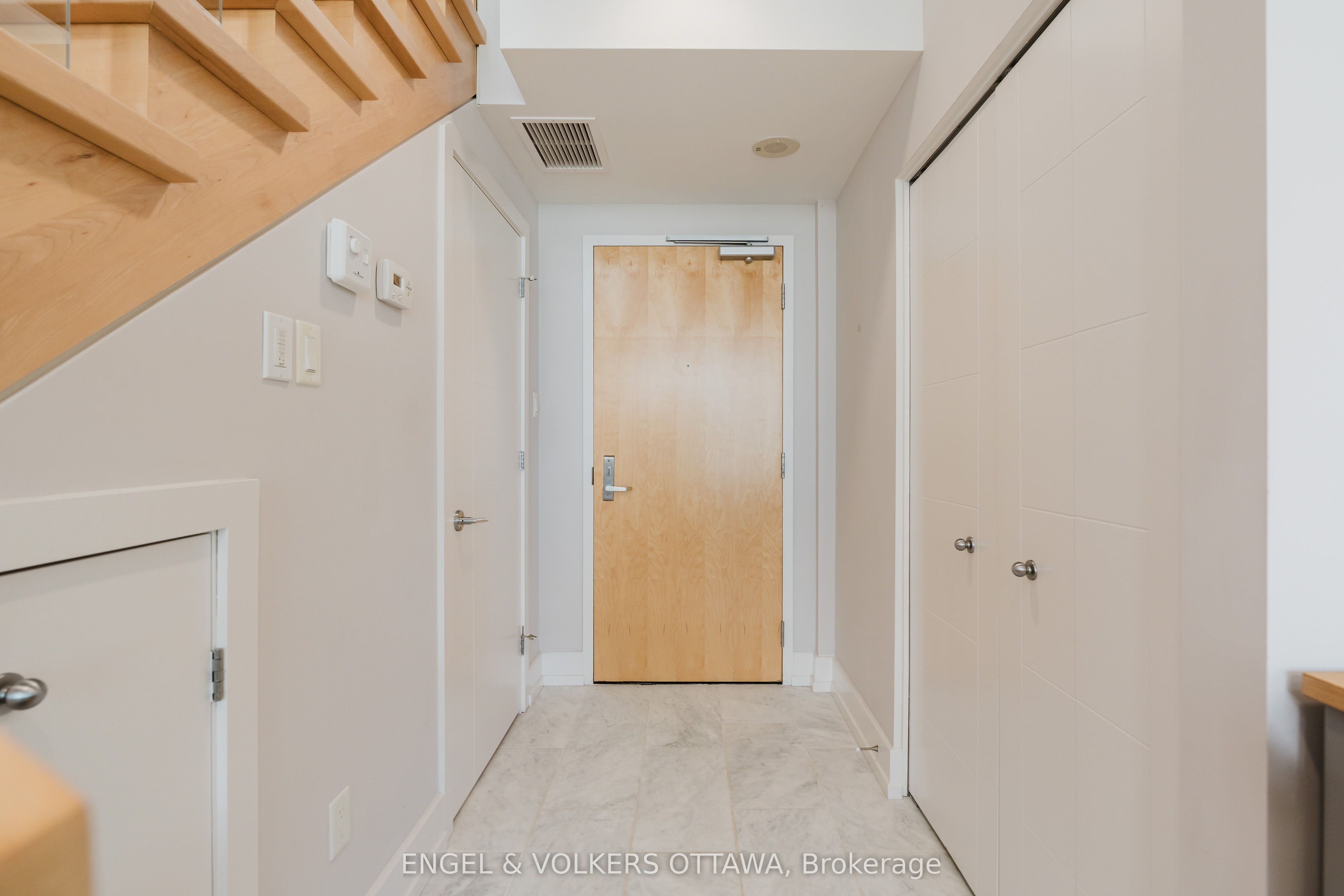 197 LISGAR Street 207, Ottawa Centre, ON K2P 0C3 photo 3
