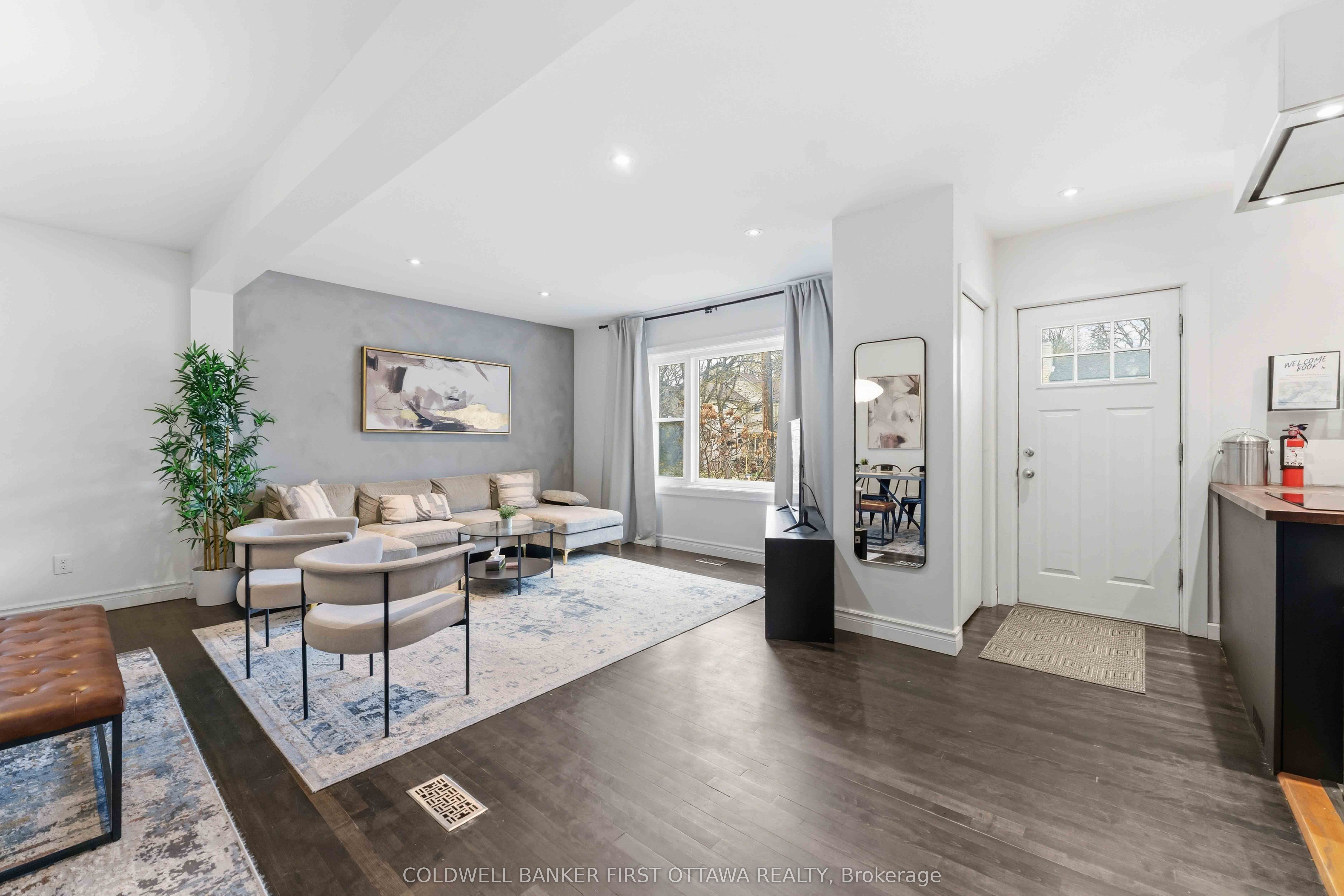 260 Keyworth Avenue, Tunneys Pasture and Ottawa West, ON K1Y 0G1 photo 2