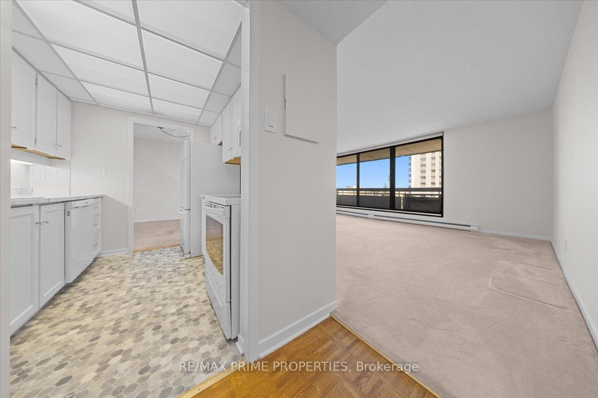 20 The Driveway Drive 702, Ottawa Centre, ON K2P 1C8 photo 3