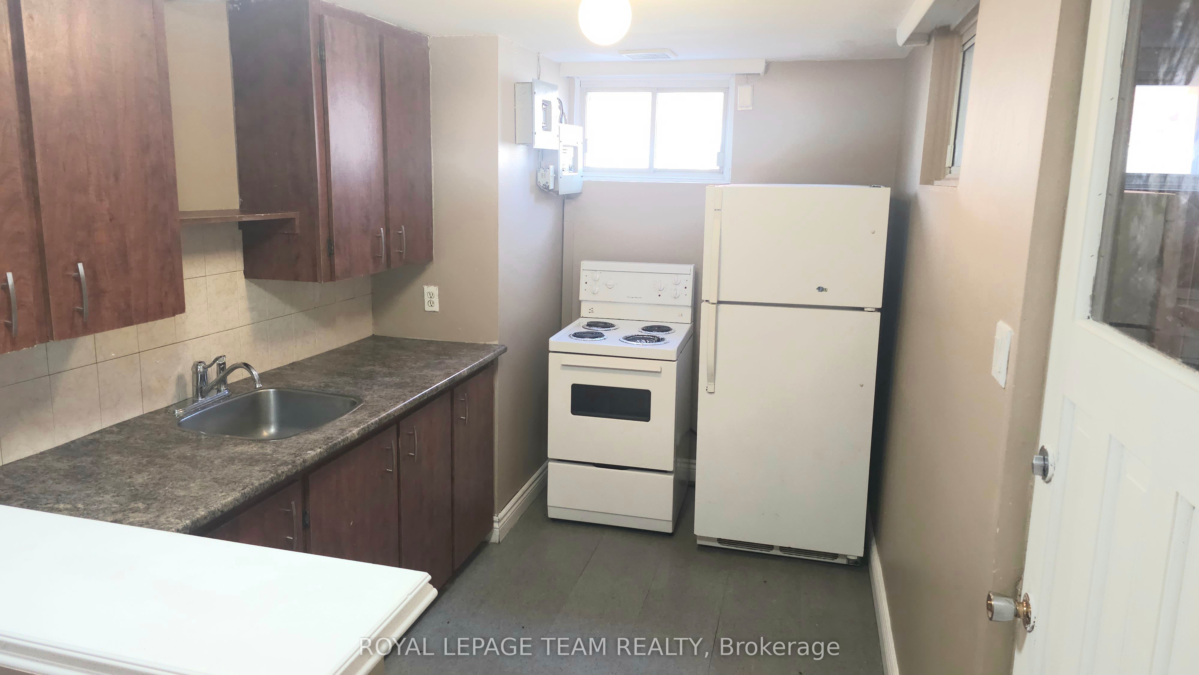 395 Peach Tree Lane 1, Manor Park - Cardinal Glen and Area, ON K1K 2R7 photo 5