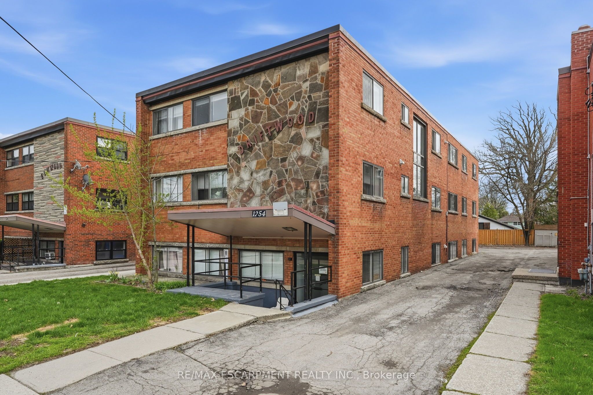 1254 Fennell Avenue E, Hamilton, ON L8T 1T4 photo 3