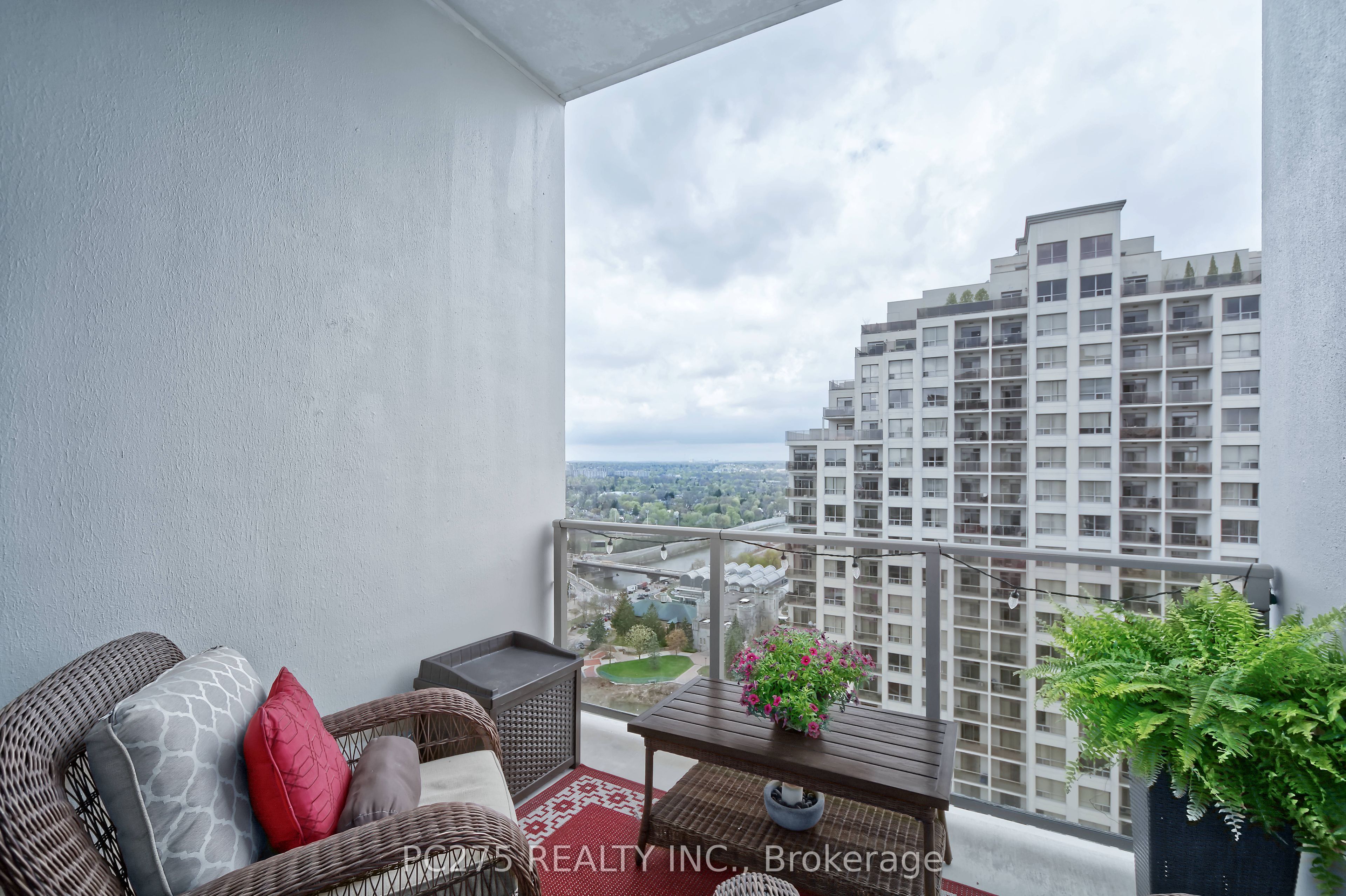 330 Ridout Street N 2401, London East, ON N6C 3Z3