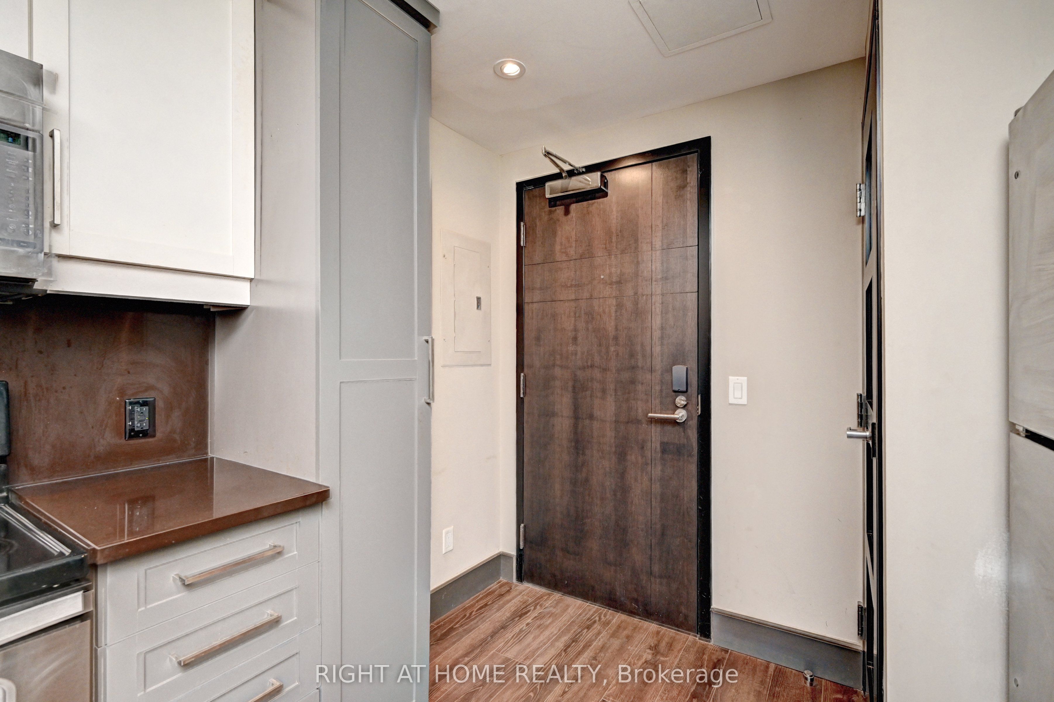 330 Phillip Street N2207, Waterloo, ON N2L 3W9 photo 4