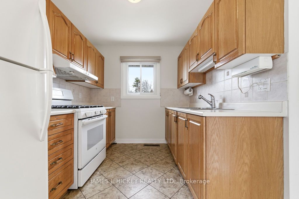 96 Glendale Avenue, Deep River, ON K0J 1P0 photo 4