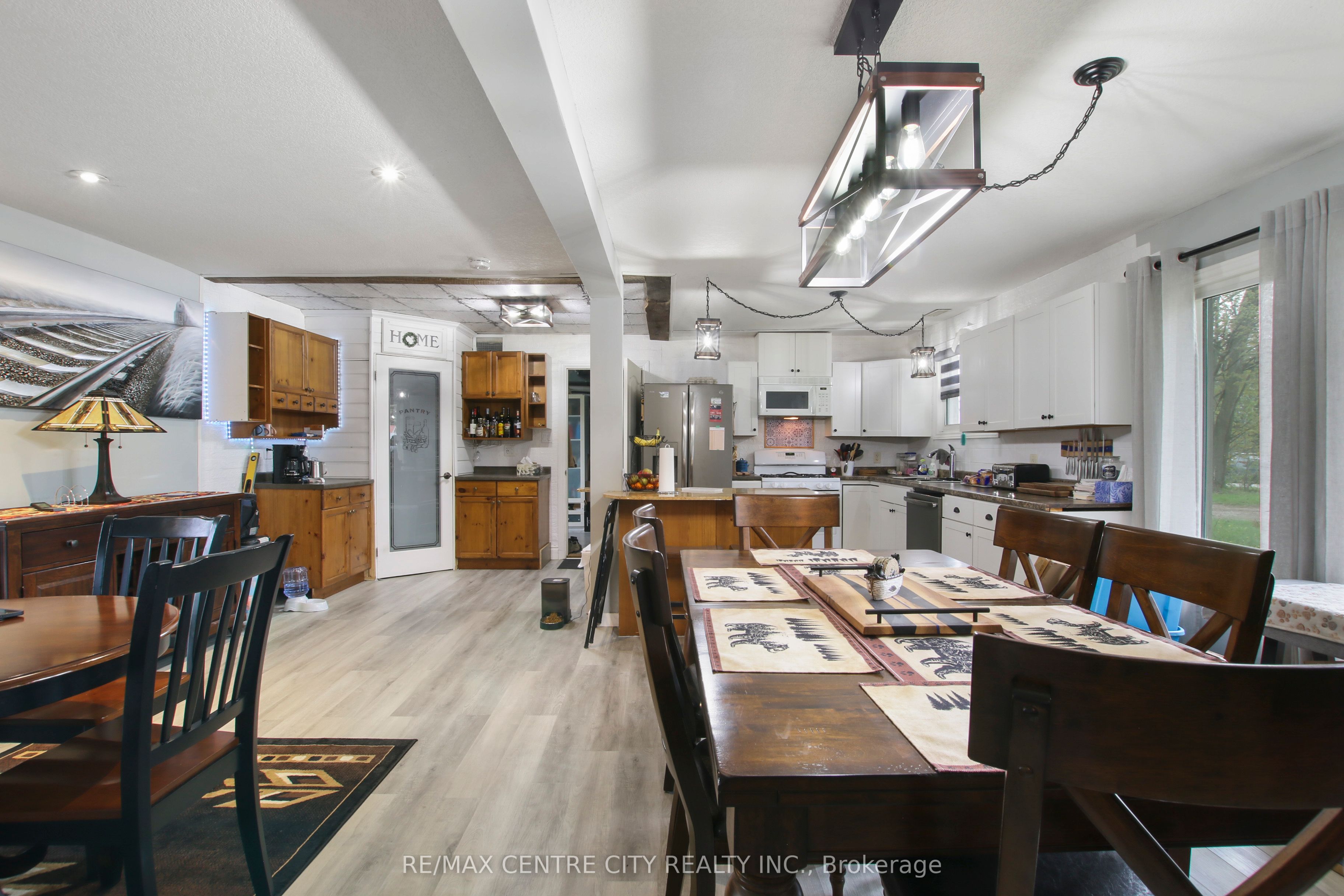 129 Duchess Avenue, Lucan Biddulph, ON N0M 2J0 photo 2