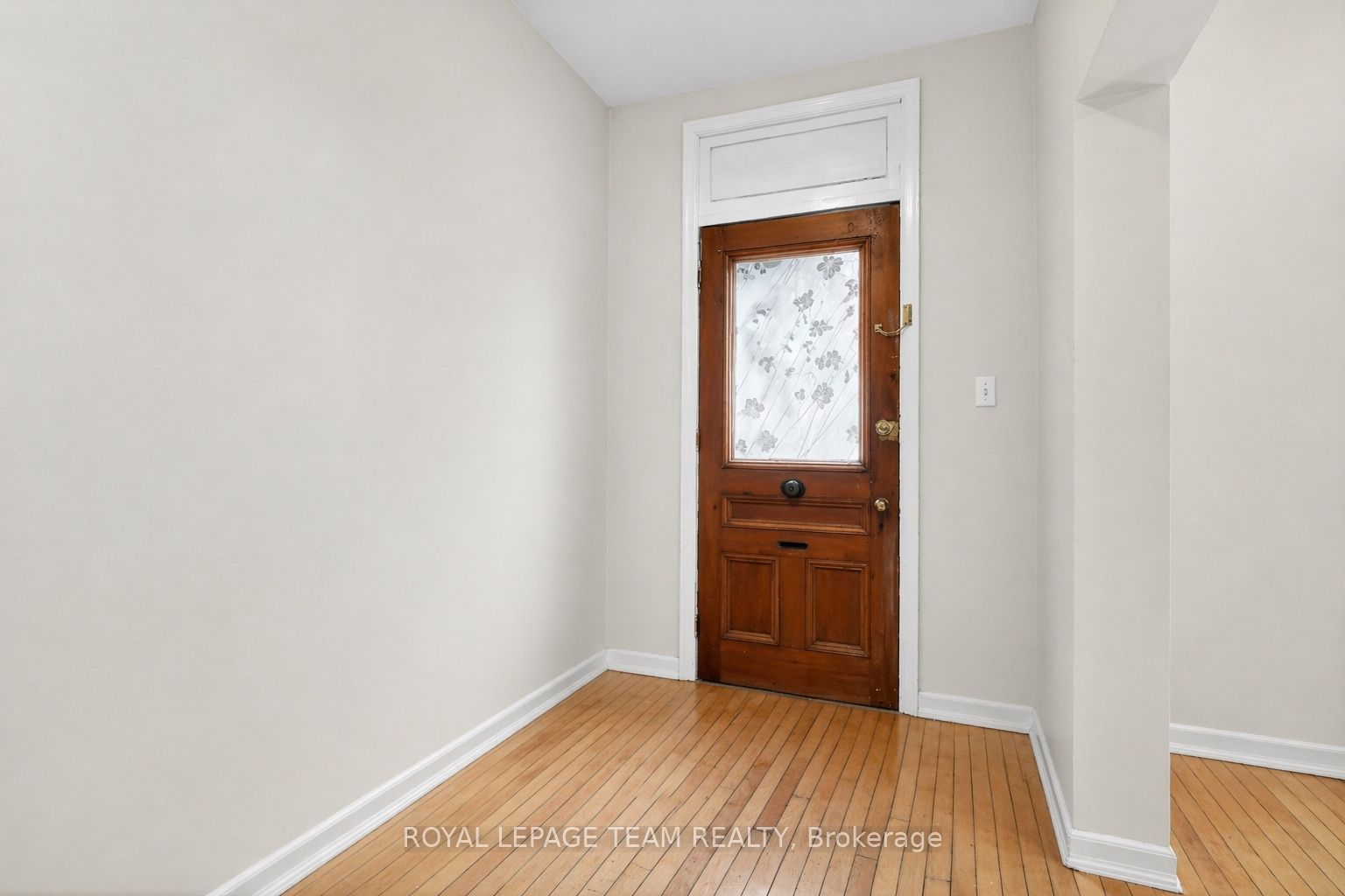 8 Lewis Street, Ottawa Centre, ON K2P 0S3 photo 3