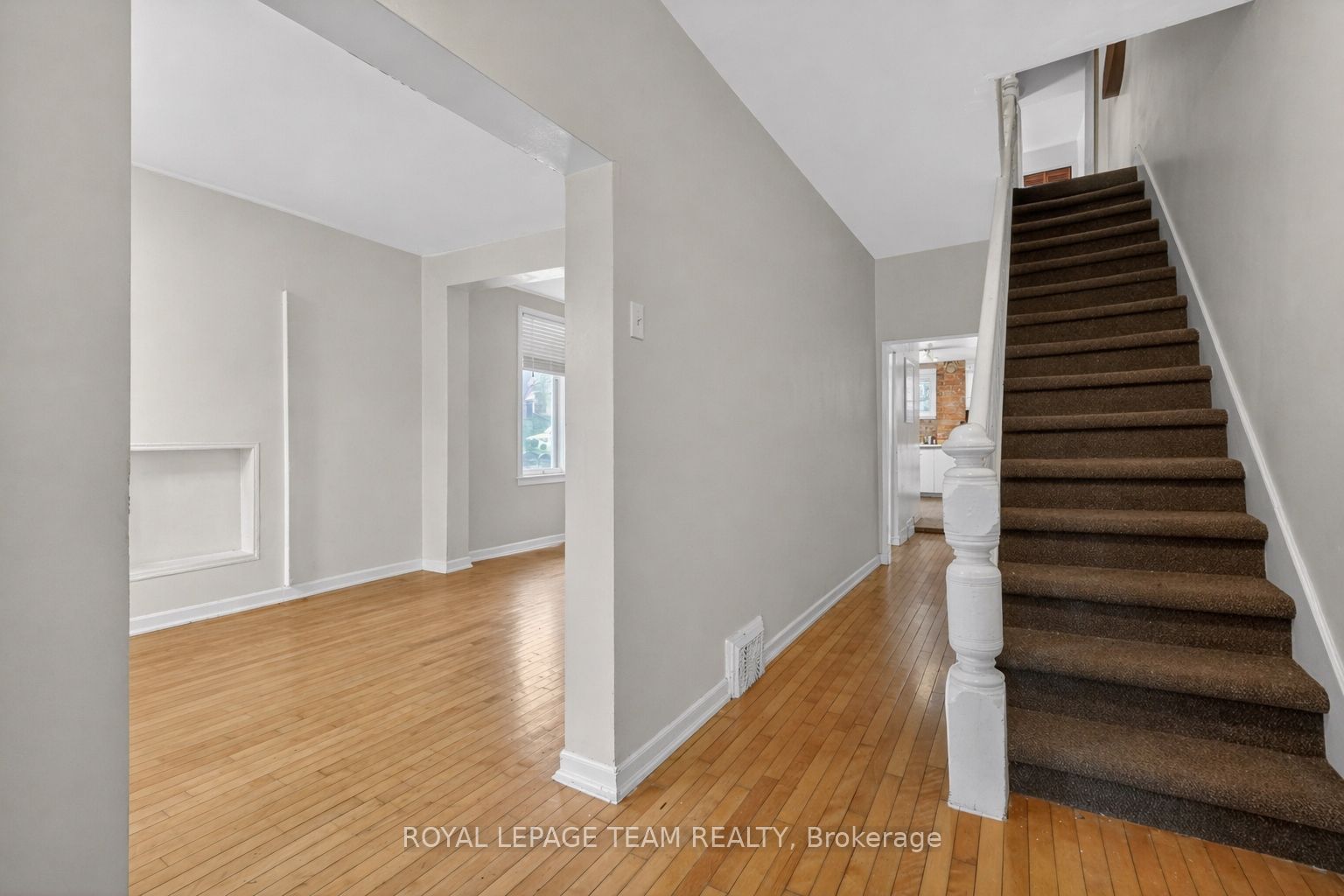 8 Lewis Street, Ottawa Centre, ON K2P 0S3 photo 4