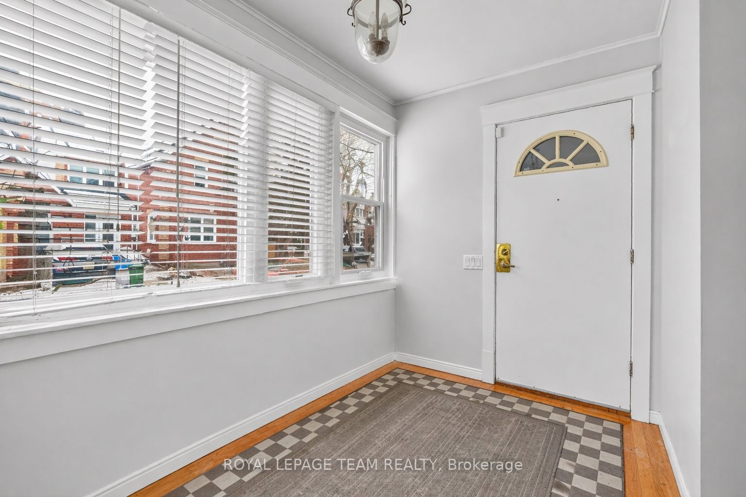 12 Lewis Street, Ottawa Centre, ON K2P 0S3 photo 2