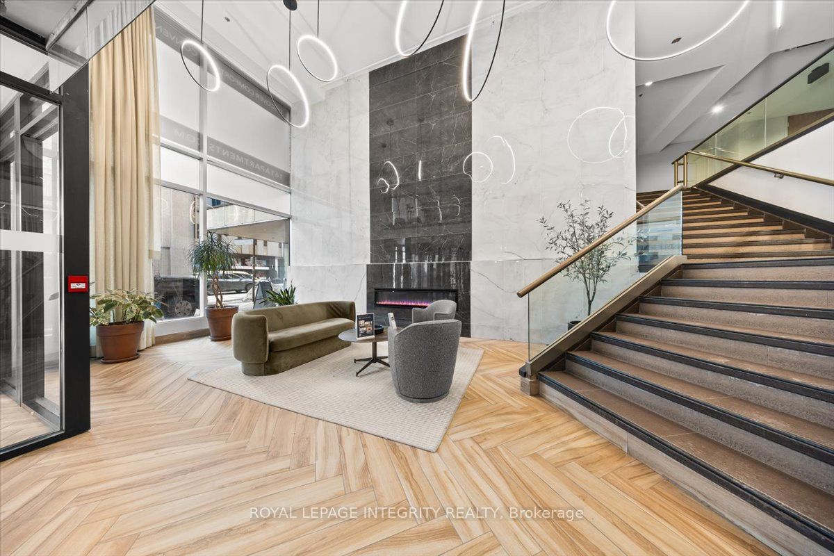 161 Laurier Avenue W 909, Ottawa Centre, ON K1P 5J2 photo 2