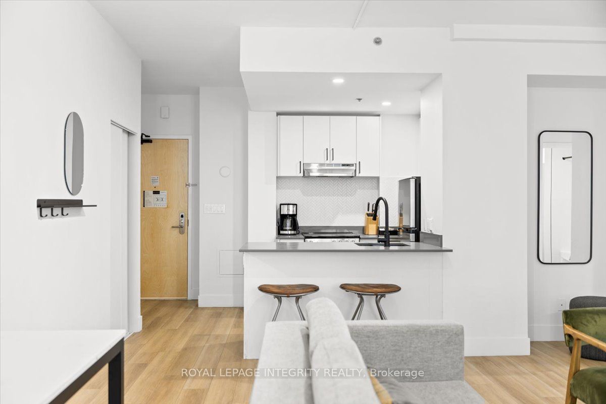 161 Laurier Avenue W 909, Ottawa Centre, ON K1P 5J2 photo 5