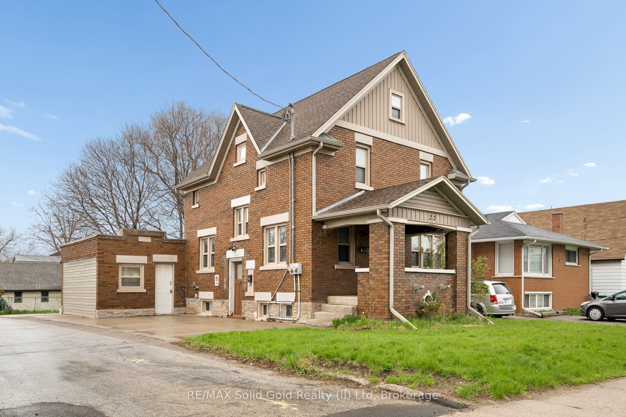 22 Dellroy Avenue, Kitchener, ON N2A 2S1