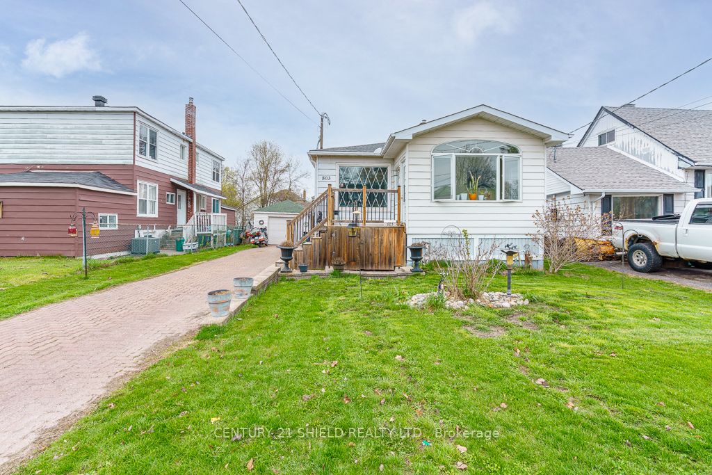 803 Leonard Avenue E, Cornwall, ON K6J 1L5 photo 2