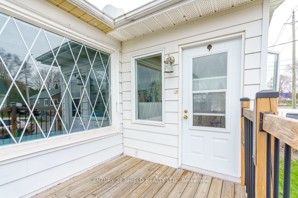 803 Leonard Avenue E, Cornwall, ON K6J 1L5 photo 3