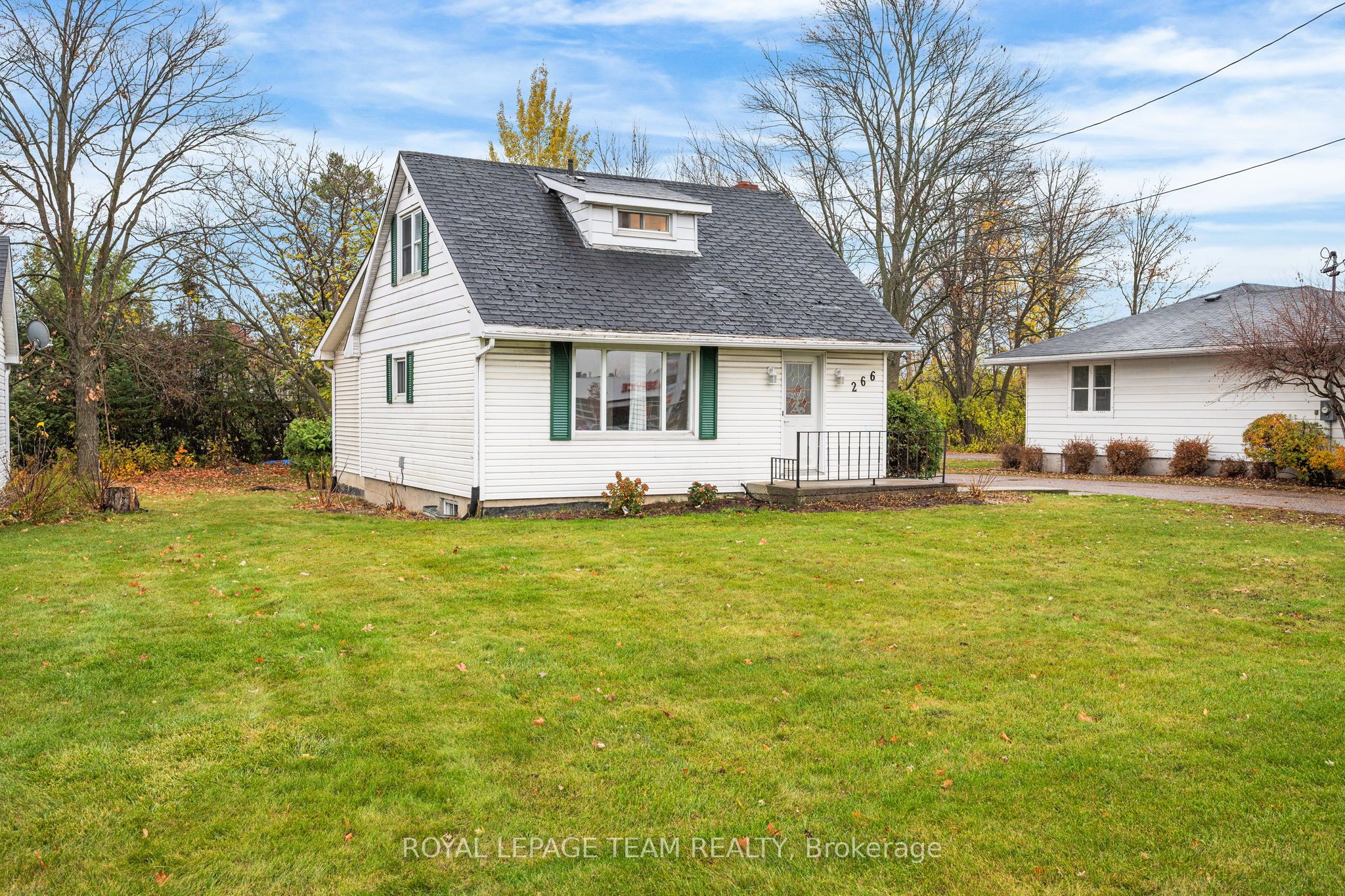 266 Daniel Street S, Arnprior, ON K7S 2M2 photo 3