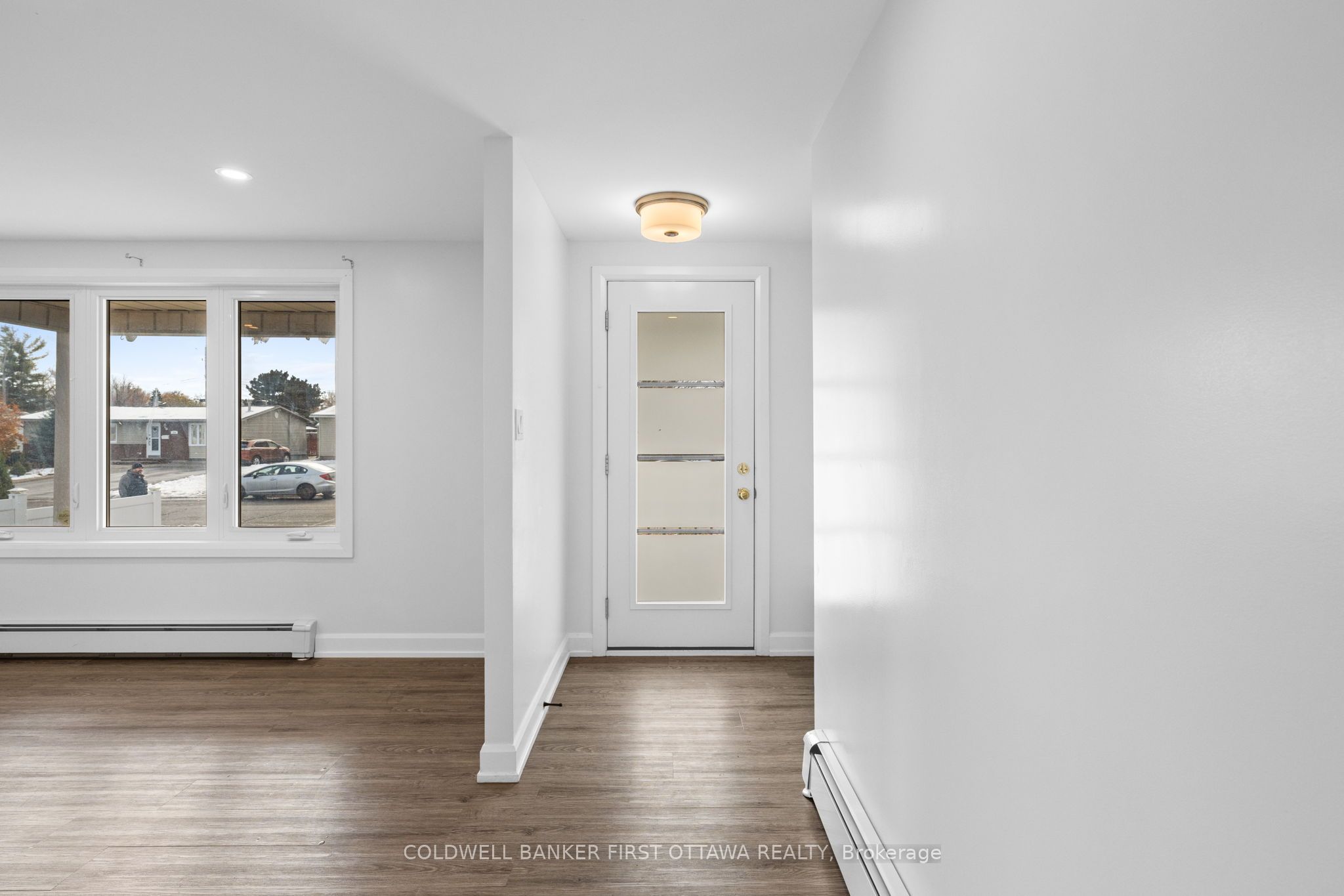 351 Amiens Street, Orleans - Cumberland and Area, ON K1E 1P1 photo 4
