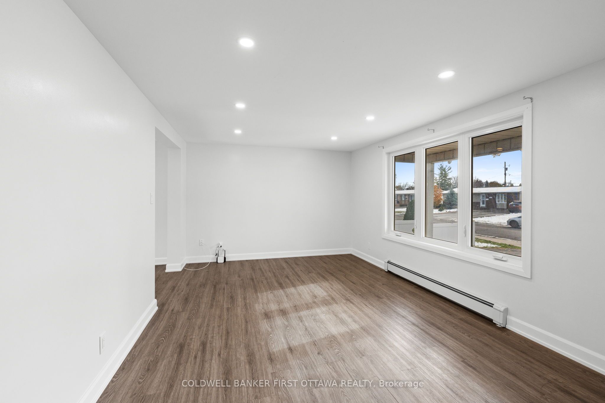 351 Amiens Street, Orleans - Cumberland and Area, ON K1E 1P1 photo 5