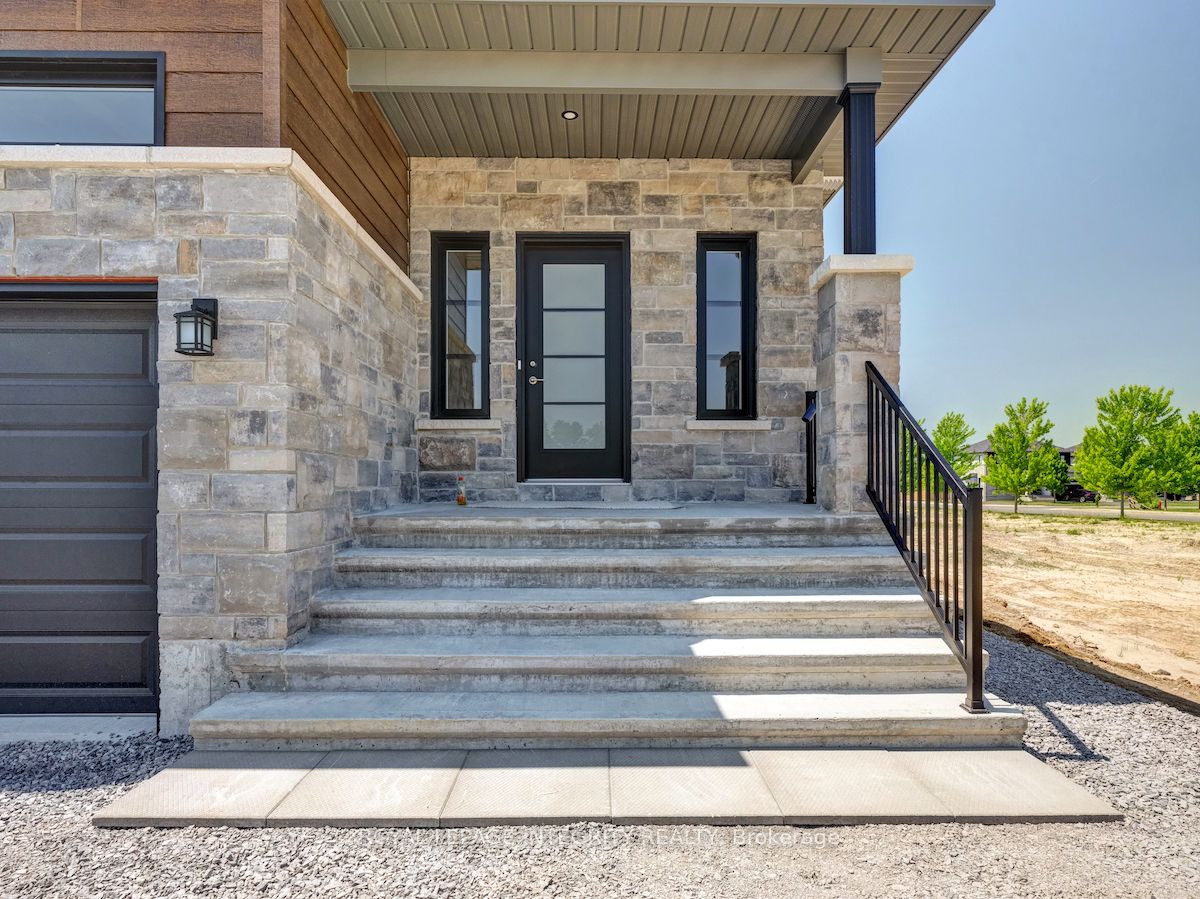 906 Chablis Crescent A, Russell, ON K0A 1W0