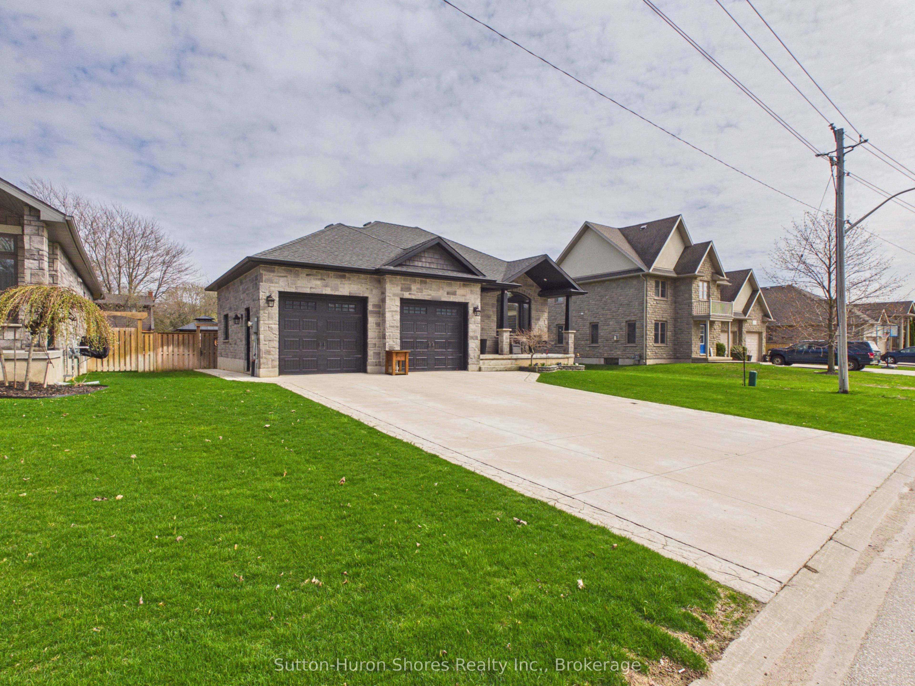 345 Ray Street, Saugeen Shores, ON N0H 2C1 photo 2