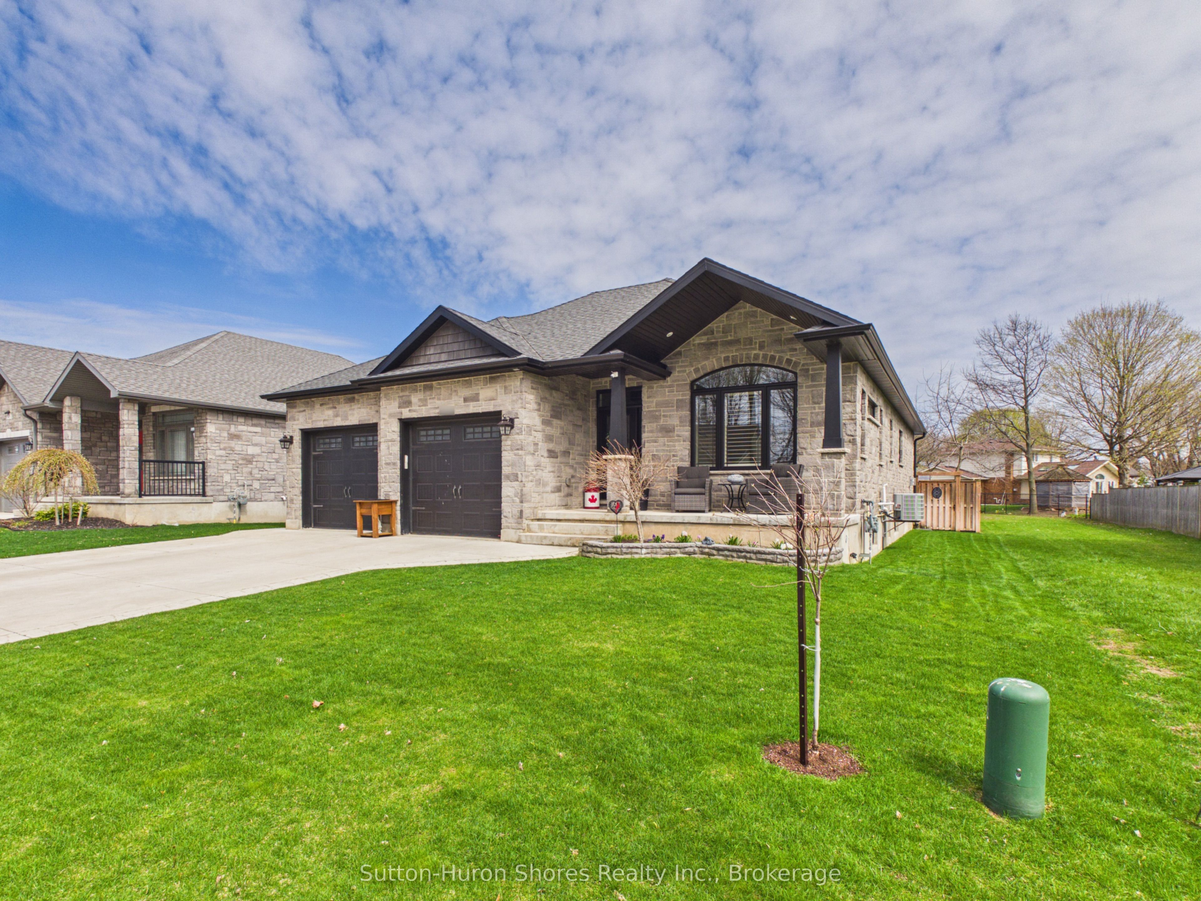 345 Ray Street, Saugeen Shores, ON N0H 2C1 photo 3