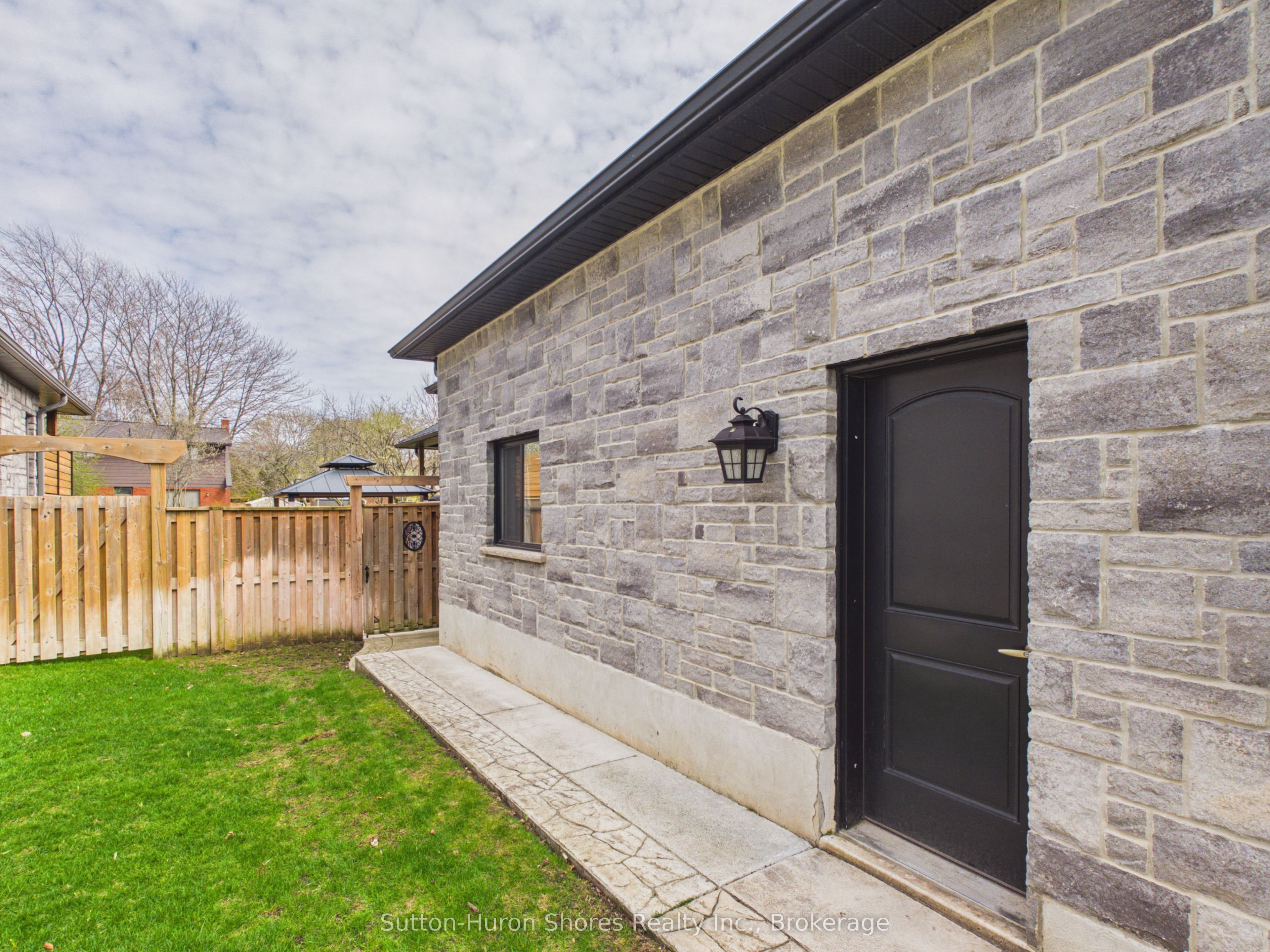 345 Ray Street, Saugeen Shores, ON N0H 2C1 photo 4