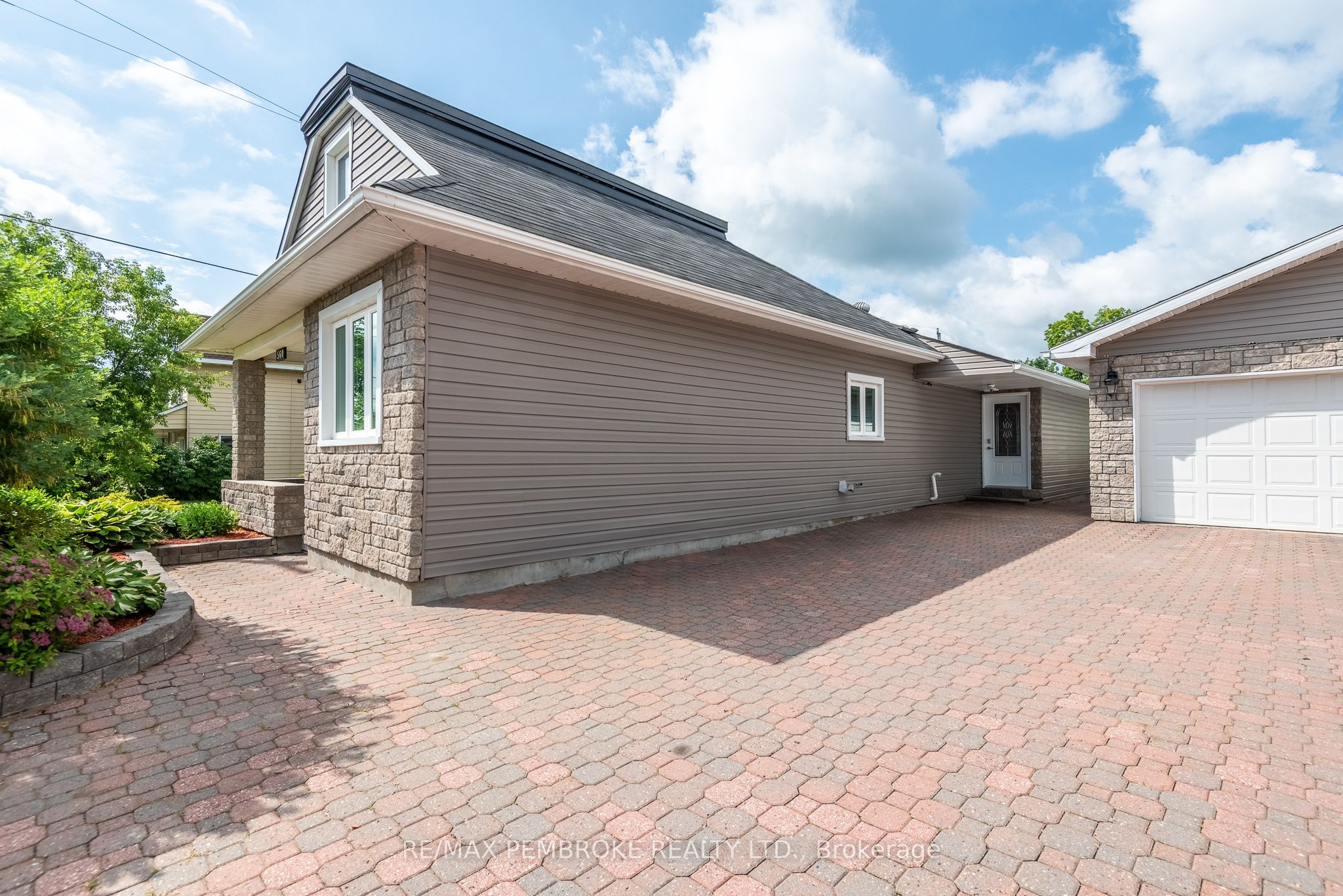 560 Boundary Road E, Laurentian Valley, ON K8A 6M3 photo 4