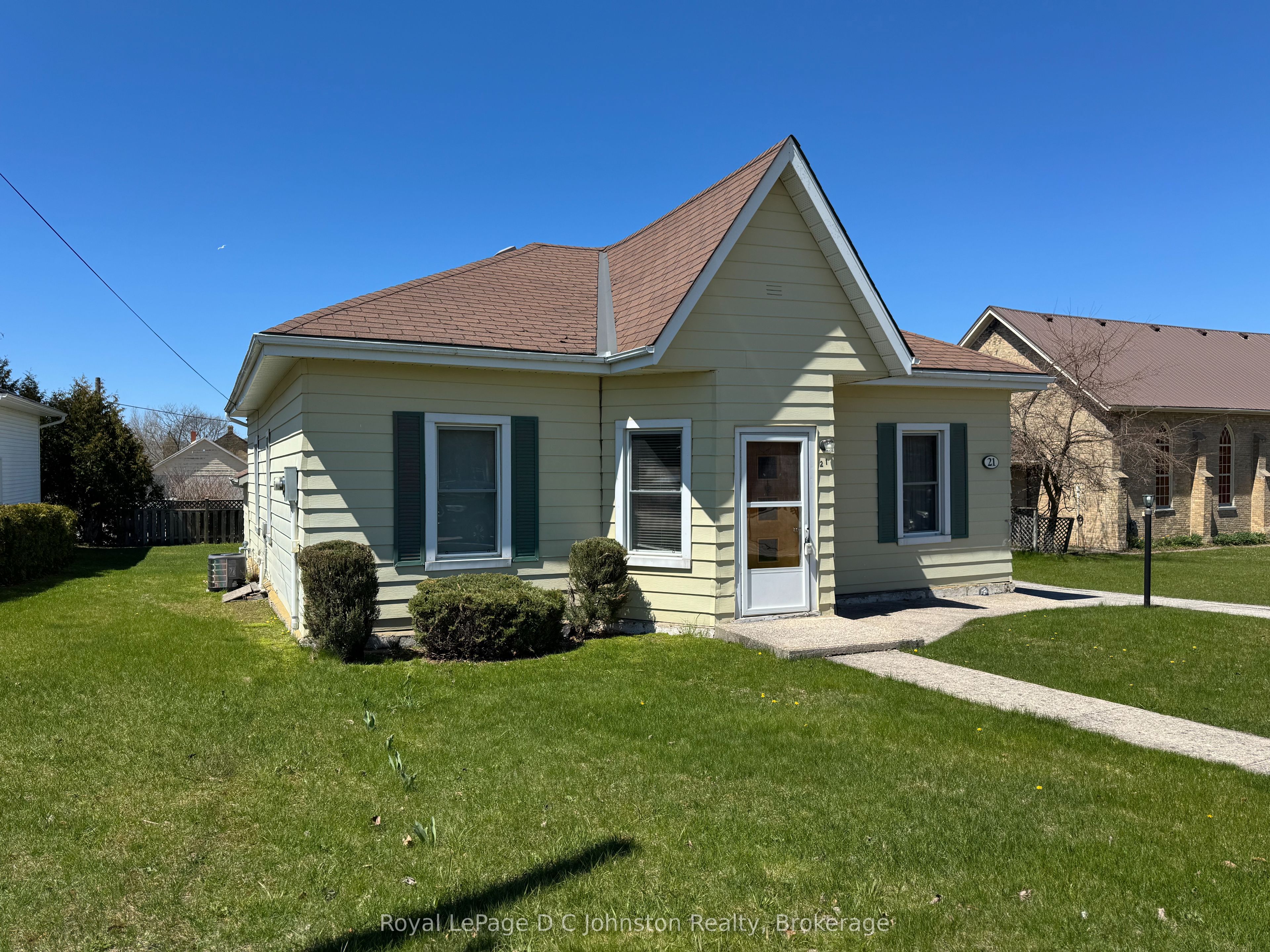21 Victoria Street S, Saugeen Shores, ON N0H 2L0 photo 2