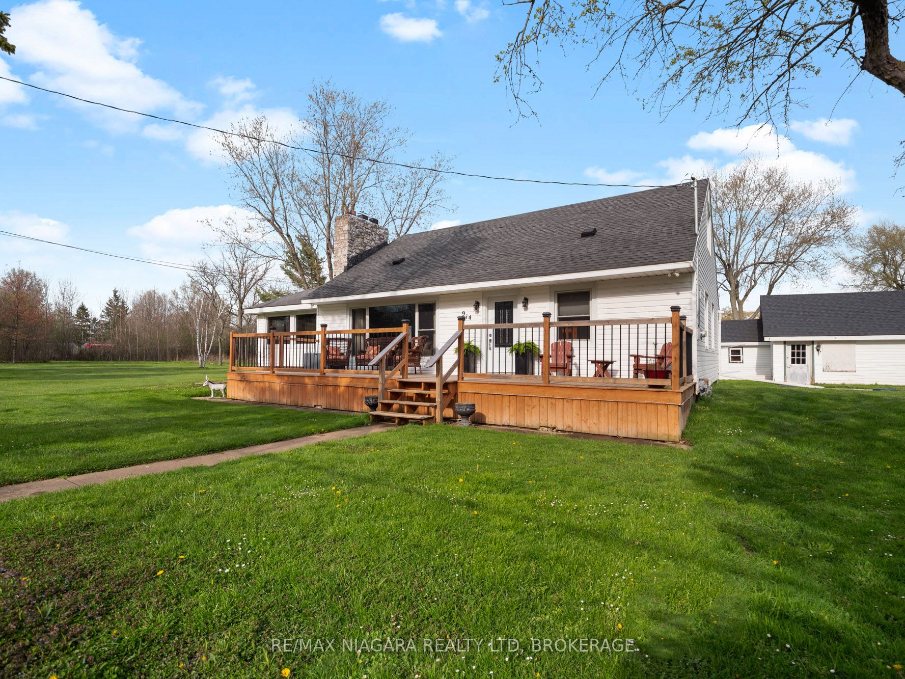 914 Oakhill Boulevard E, Fort Erie, ON L0S 1N0 photo 2