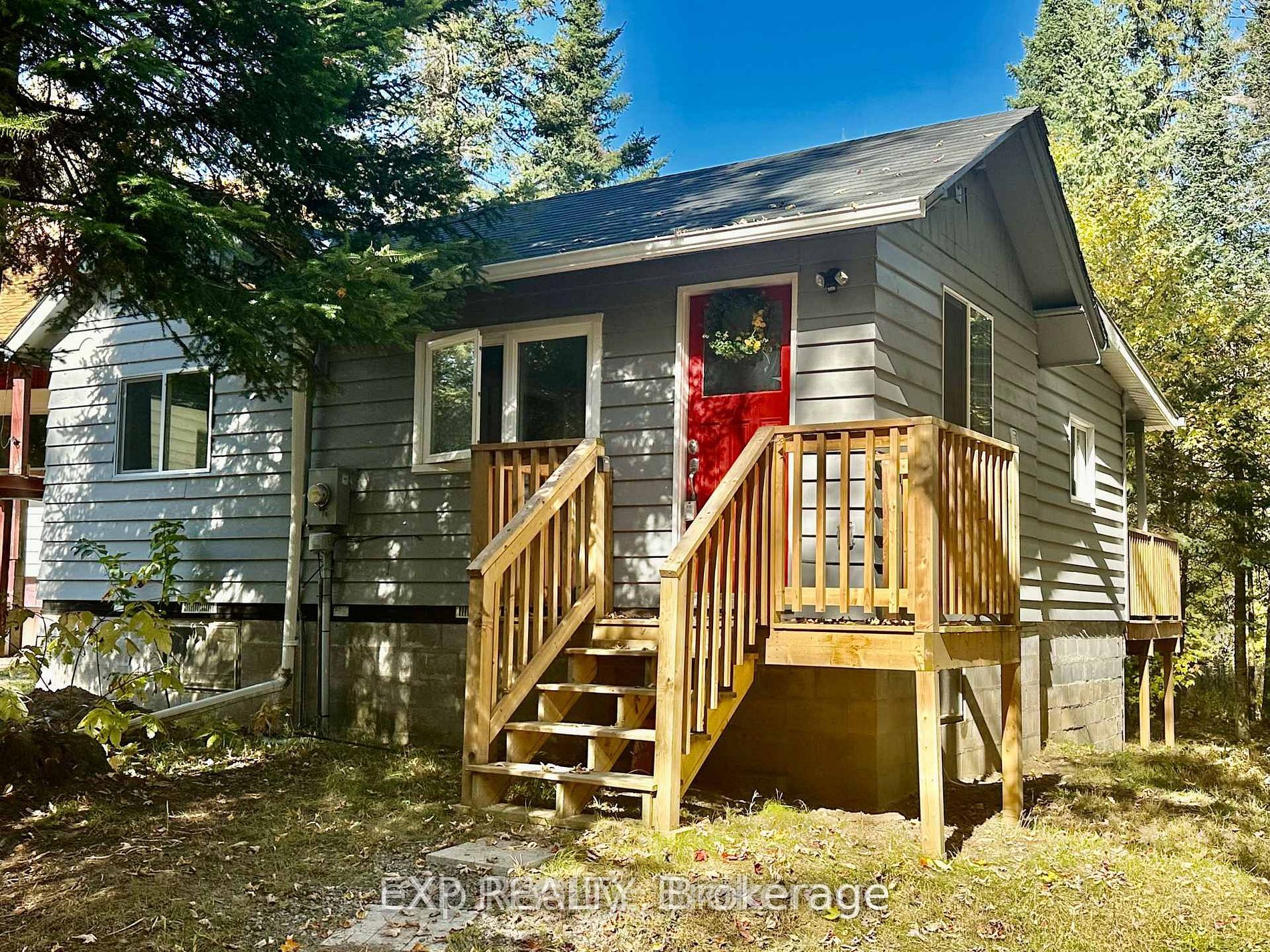 61 Robert Road W, Huntsville, ON P1H 1L4