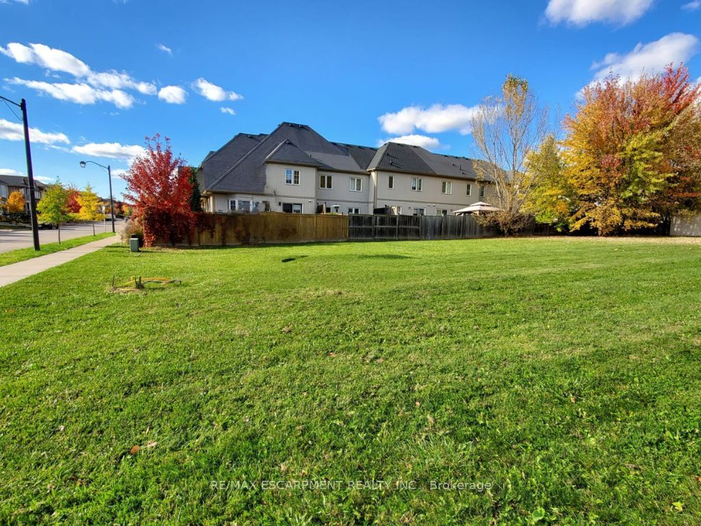 92 Gowland Drive, Hamilton, ON L0R 1C0 photo 3