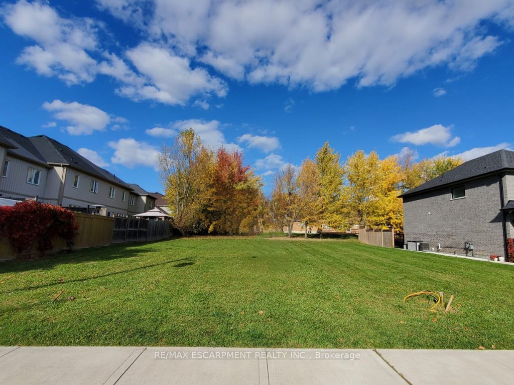 92 Gowland Drive, Hamilton, ON L0R 1C0 photo 4