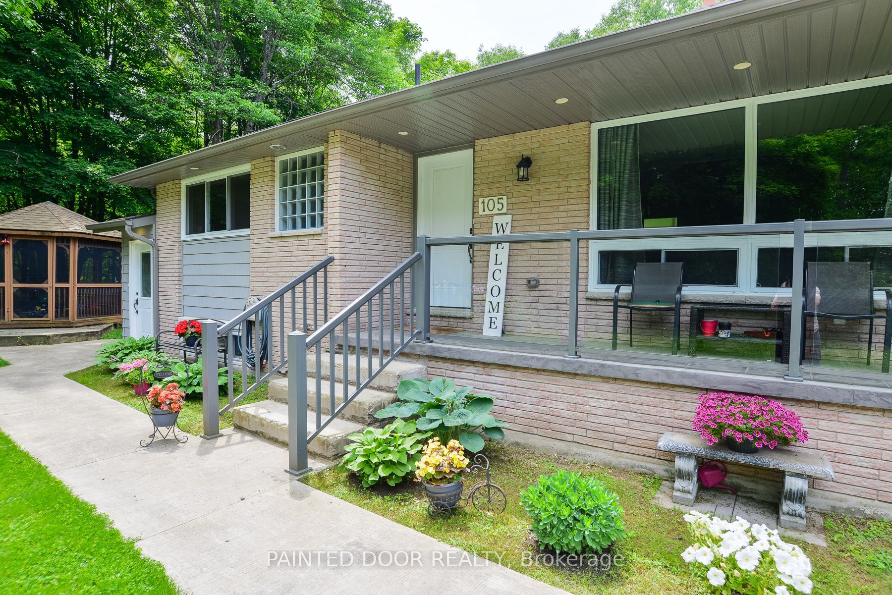 105 Wellington Street, Gravenhurst, ON P1P 1B2 photo 2