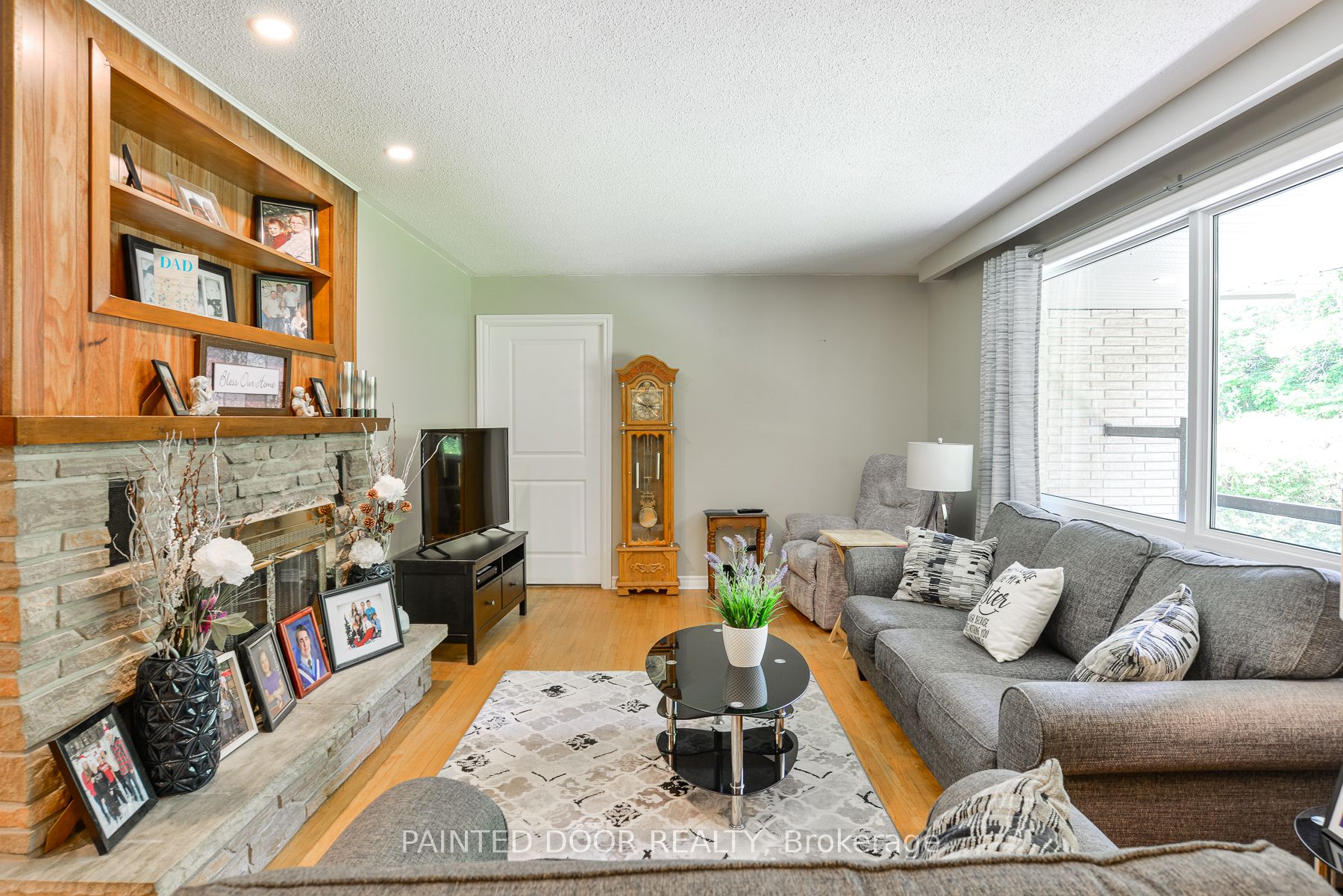 105 Wellington Street, Gravenhurst, ON P1P 1B2 photo 3