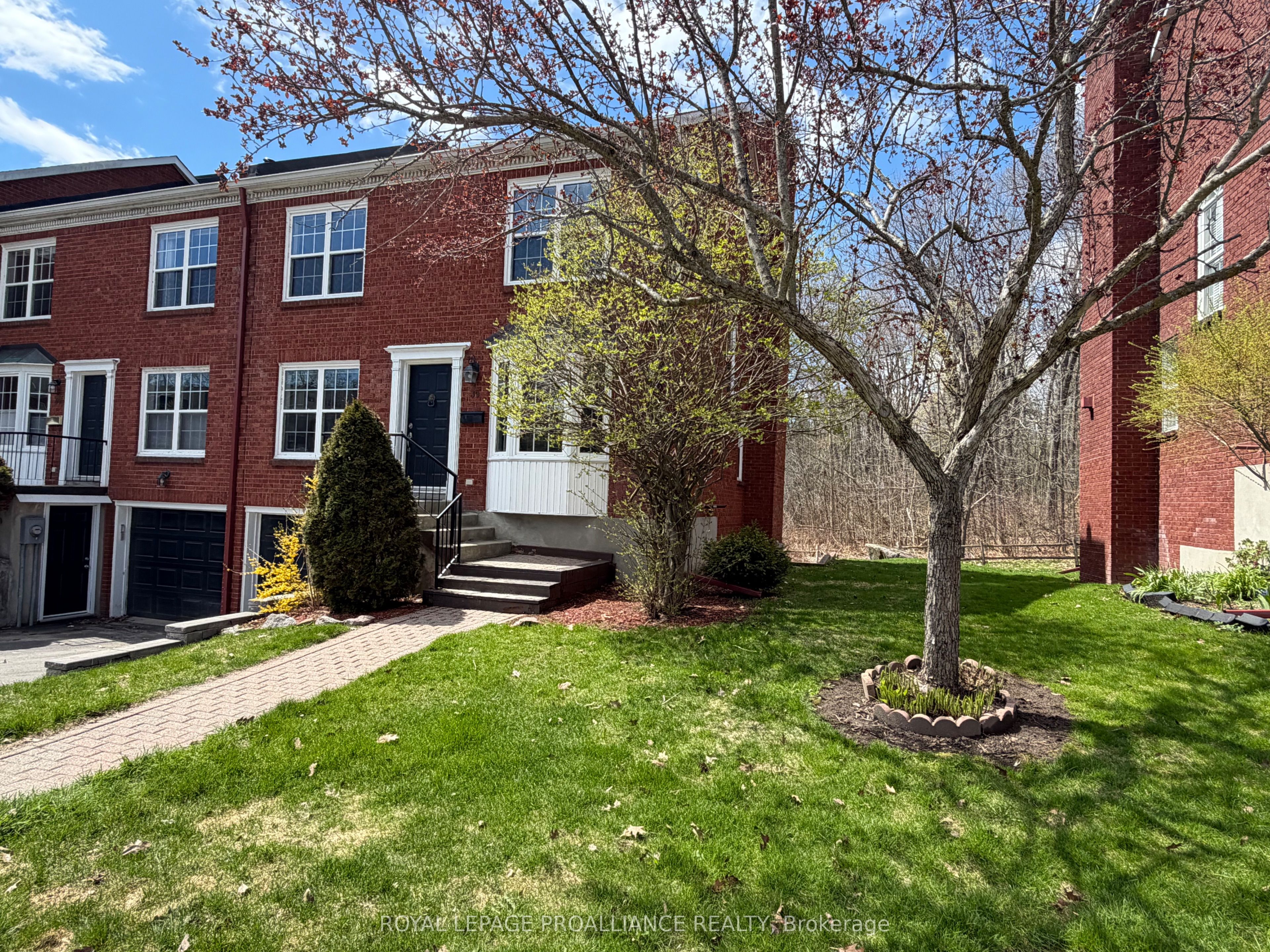 39 Country Club Place, Brockville, ON K6V 6T8 photo 3
