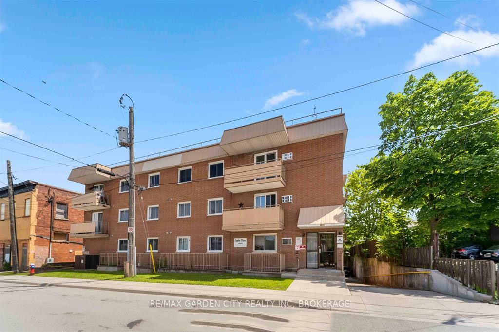 4692 Crysler Avenue 202, Niagara Falls, ON L2E 3V8 photo 3