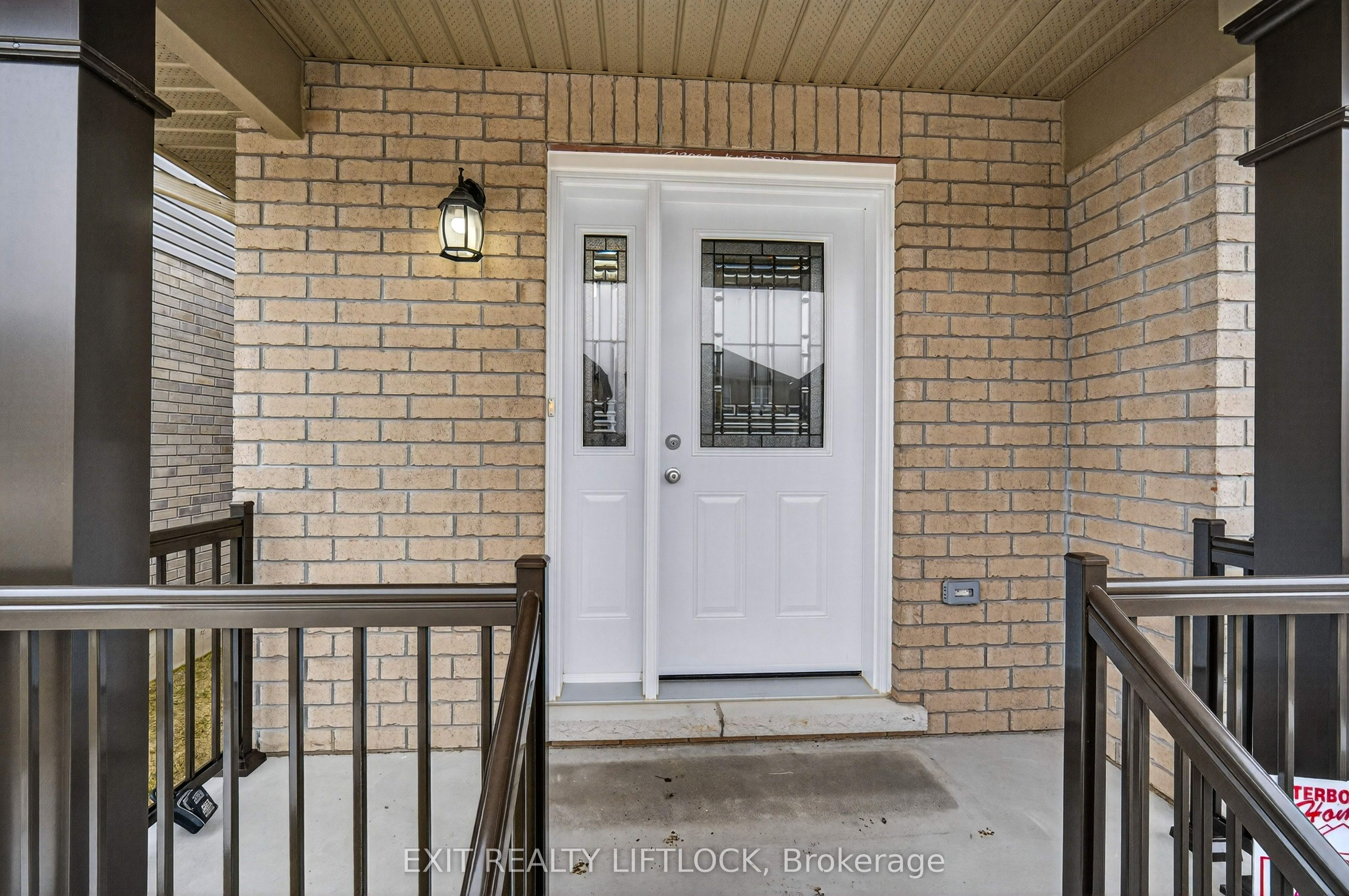 220 O'Neil Street, Peterborough, ON K9K 0H5 photo 2