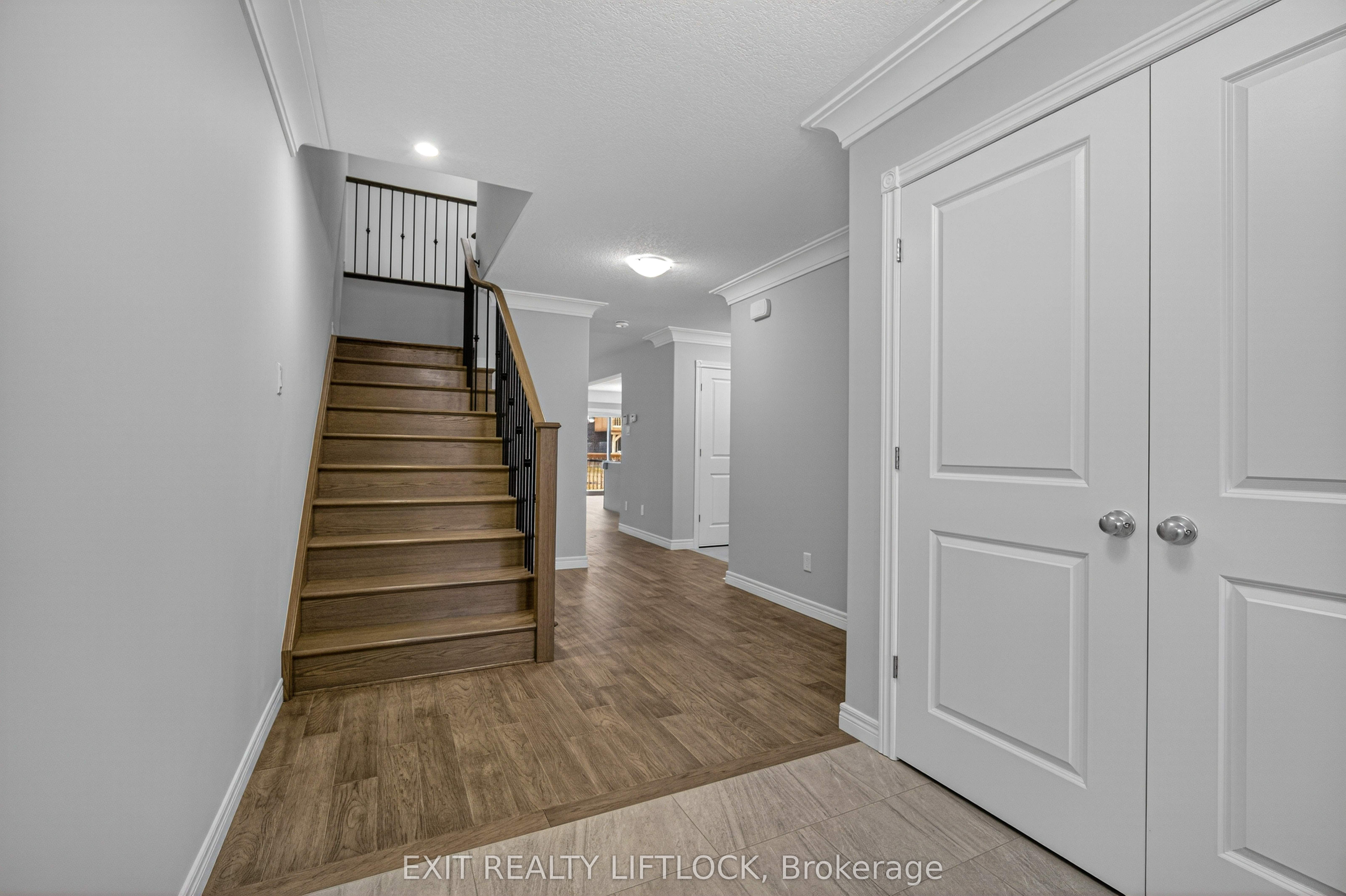 220 O'Neil Street, Peterborough, ON K9K 0H5 photo 5