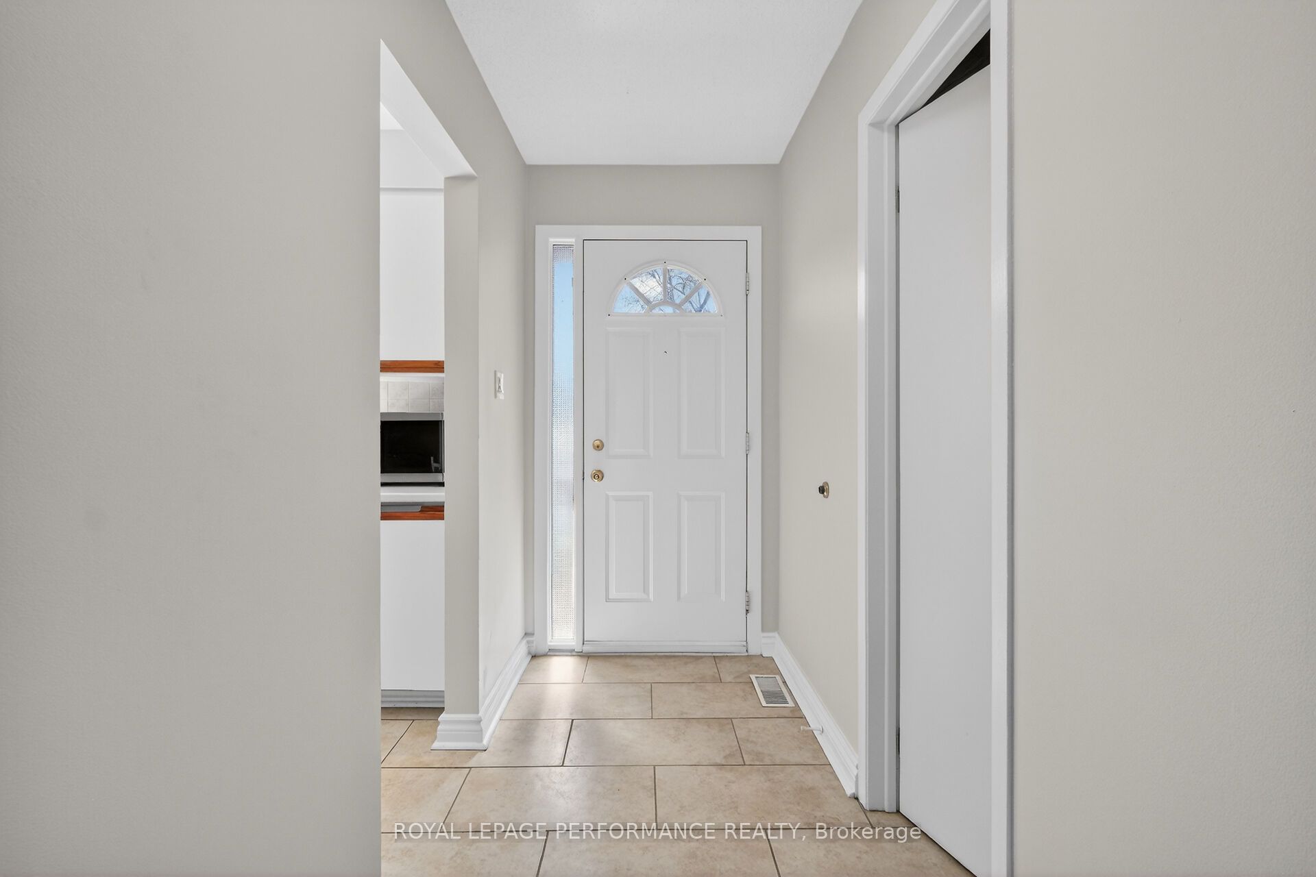 1389 Palmerston Drive 108, Cyrville - Carson Grove - Pineview, ON K1J 8N9 photo 4