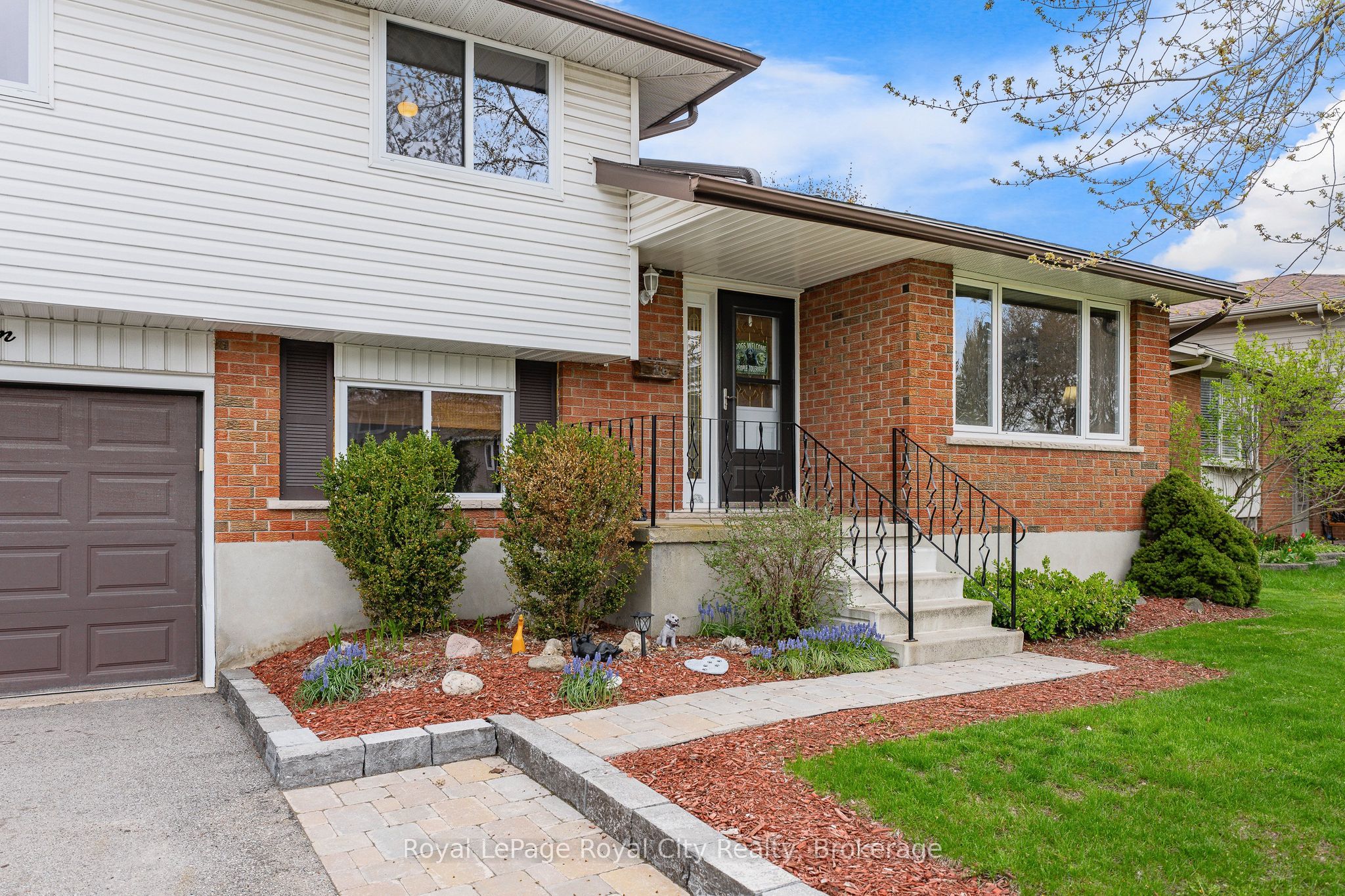 16 Sanderson Drive, Guelph, ON N1H 6T8 photo 2